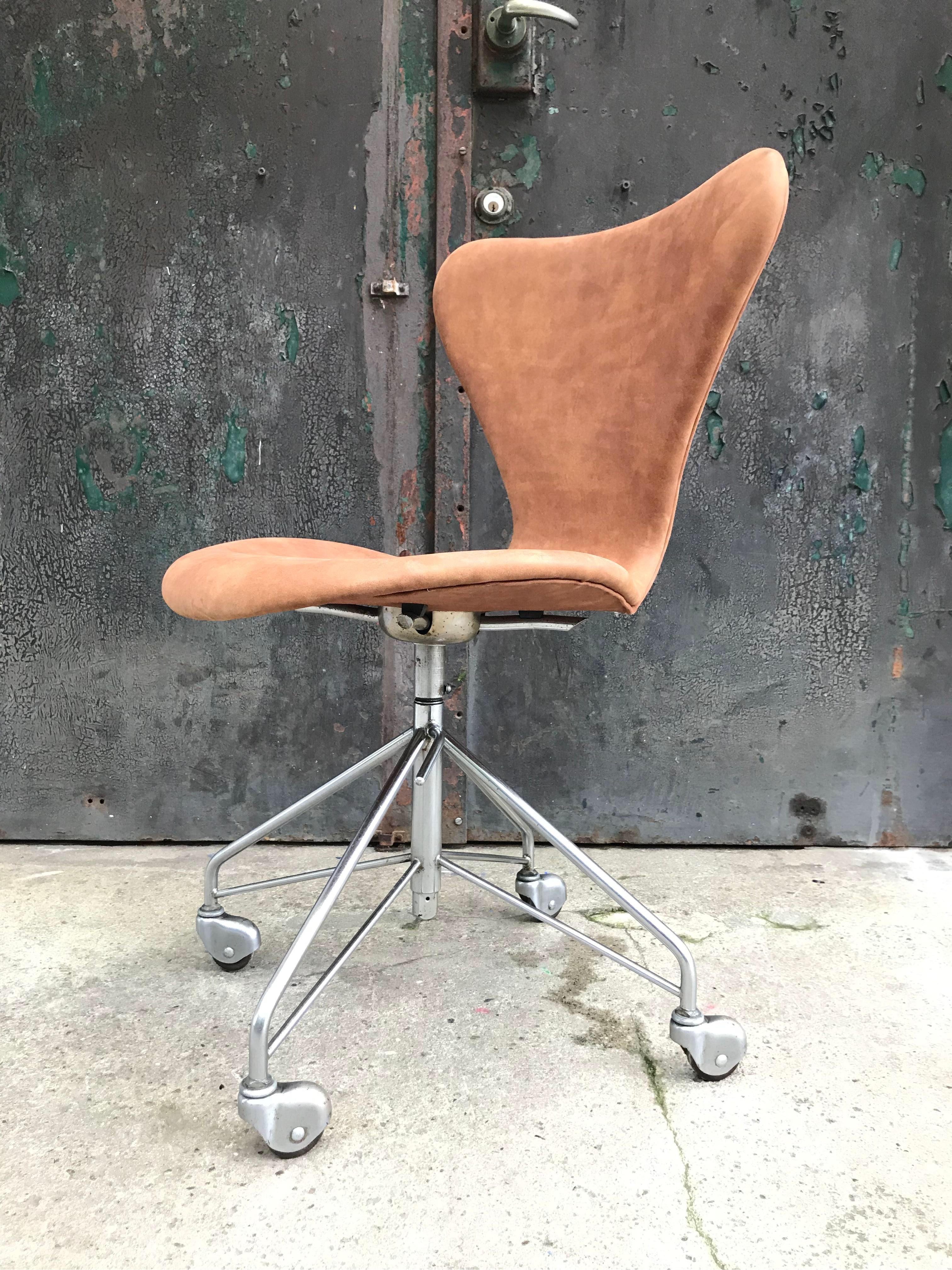 Vintage Arne Jacobsen Office Swivel Stool Chair Model 3117 by Fritz Hansen 2