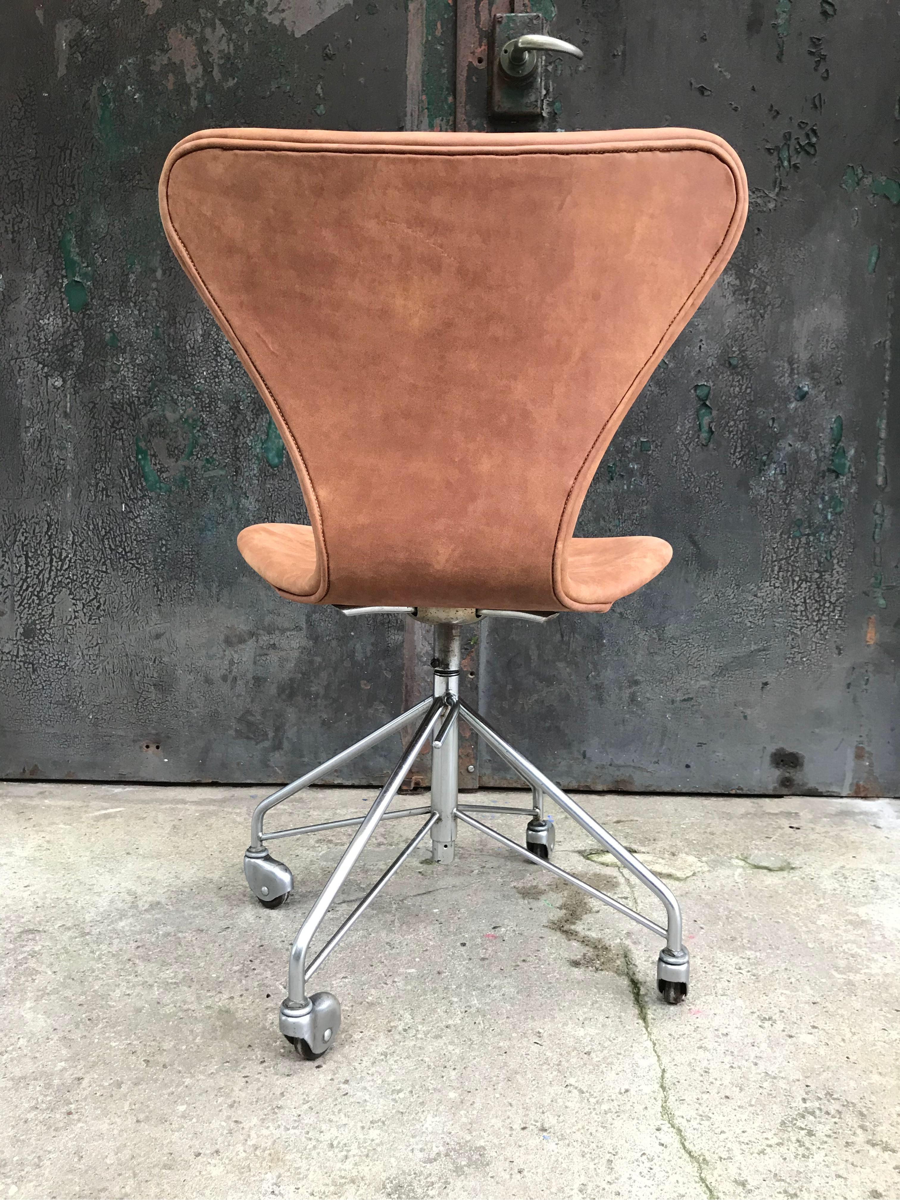 Vintage Arne Jacobsen Office Swivel Stool Chair Model 3117 by Fritz Hansen 3