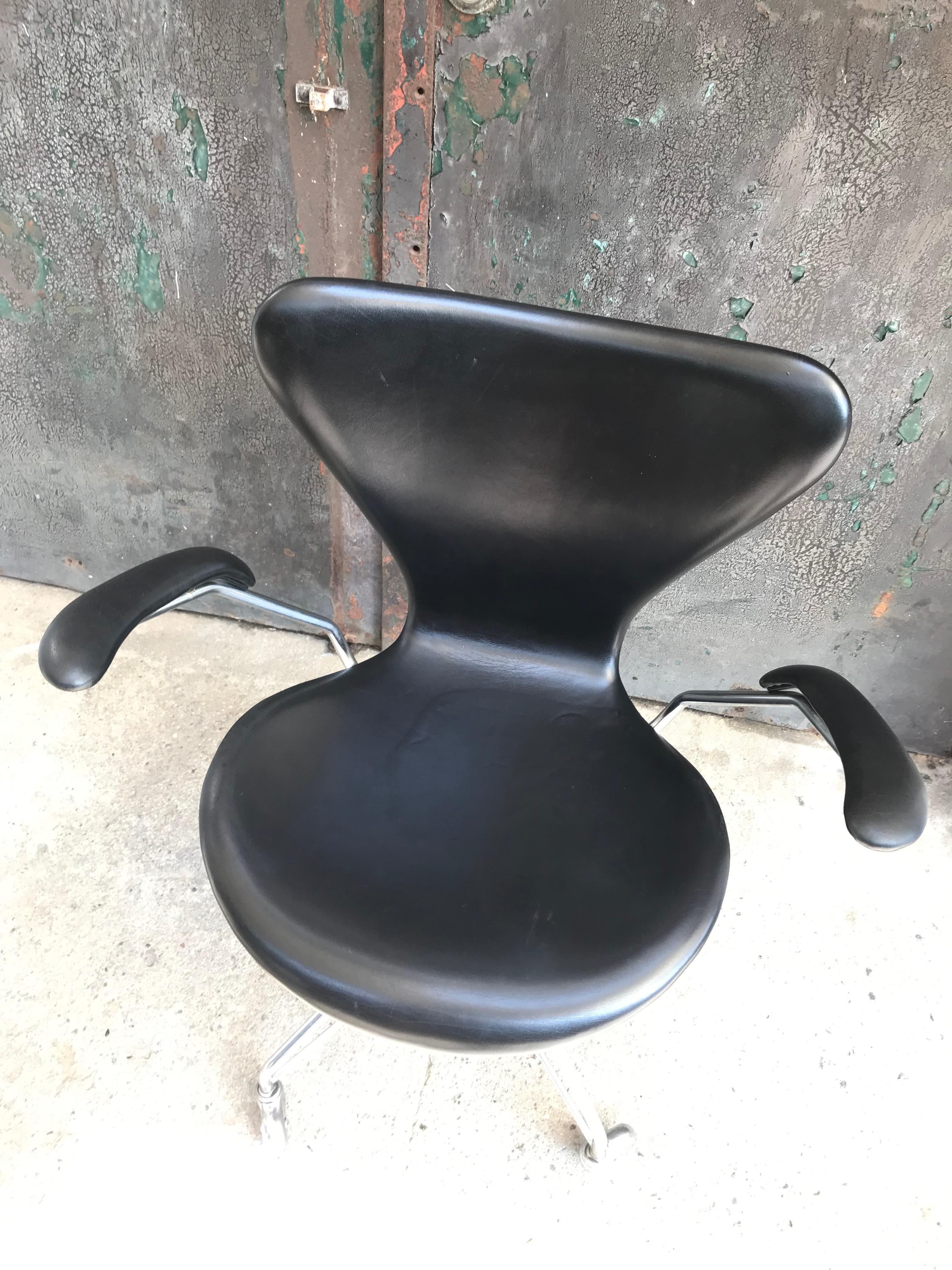 Vintage Arne Jacobsen Office Swivel Stool Chair Model 3217 by Fritz Hansen 1