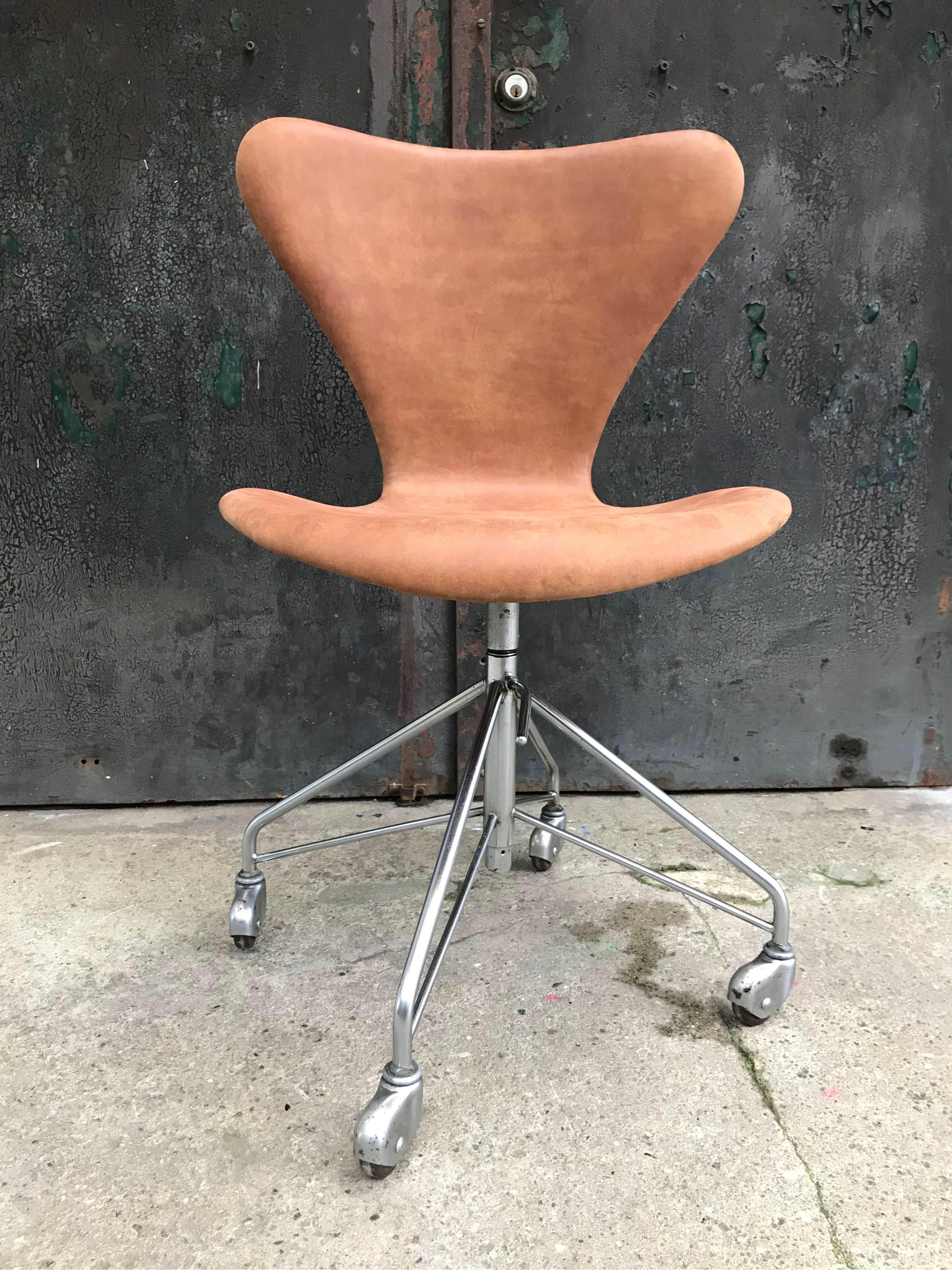 Vintage Arne Jacobsen Office Swivel Stool Chair Model 3117 by Fritz Hansen 4