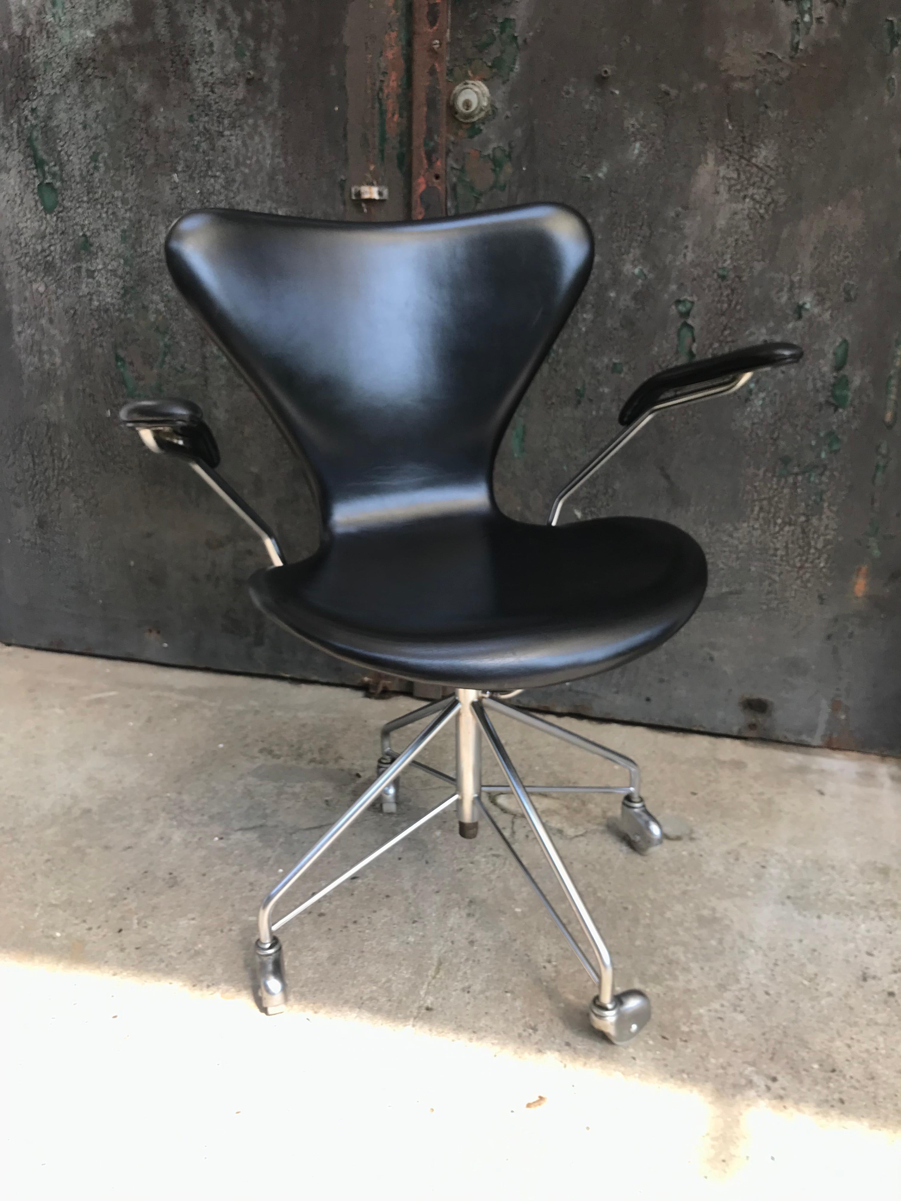 Vintage Arne Jacobsen Office Swivel Stool Chair Model 3217 by Fritz Hansen 9