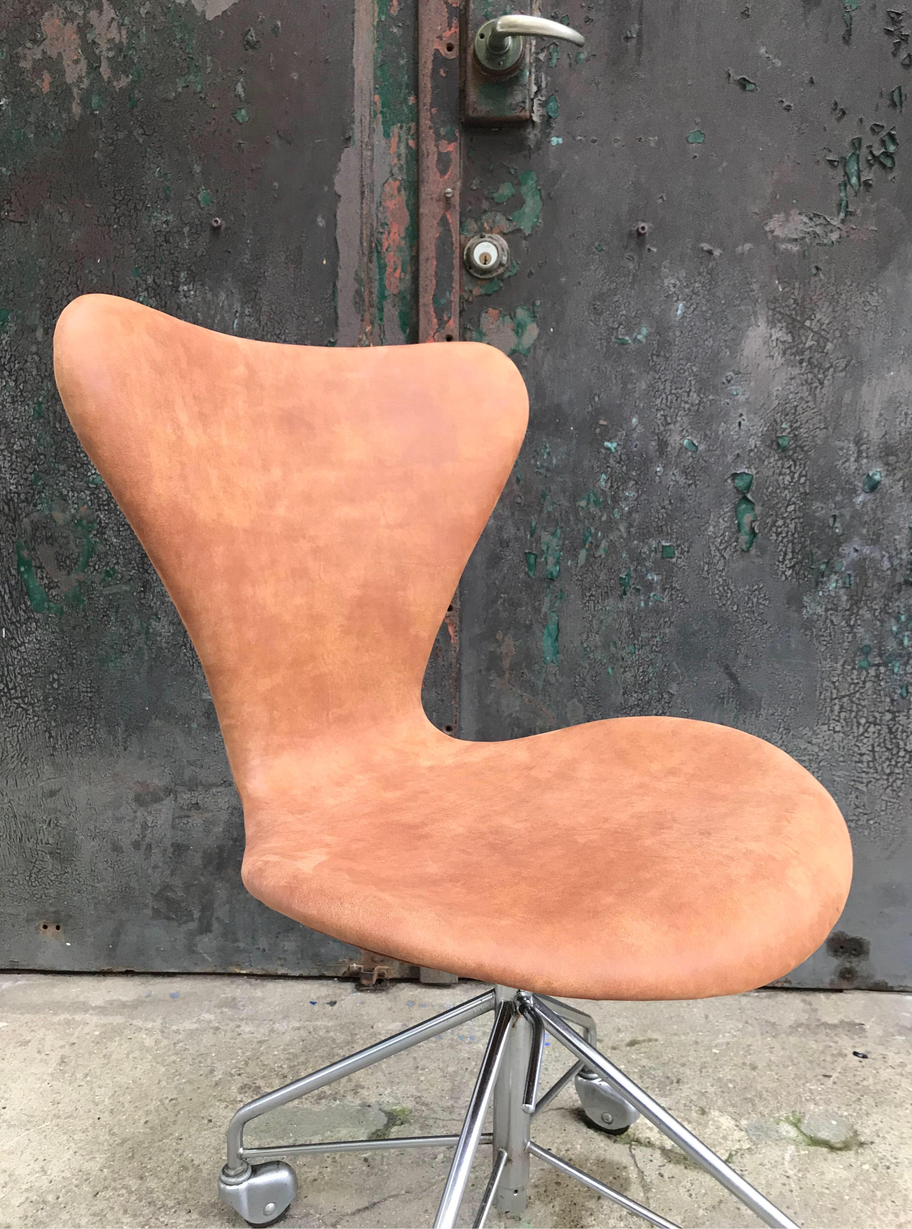 Mid-Century Modern Vintage Arne Jacobsen Office Swivel Stool Chair Model 3117 by Fritz Hansen