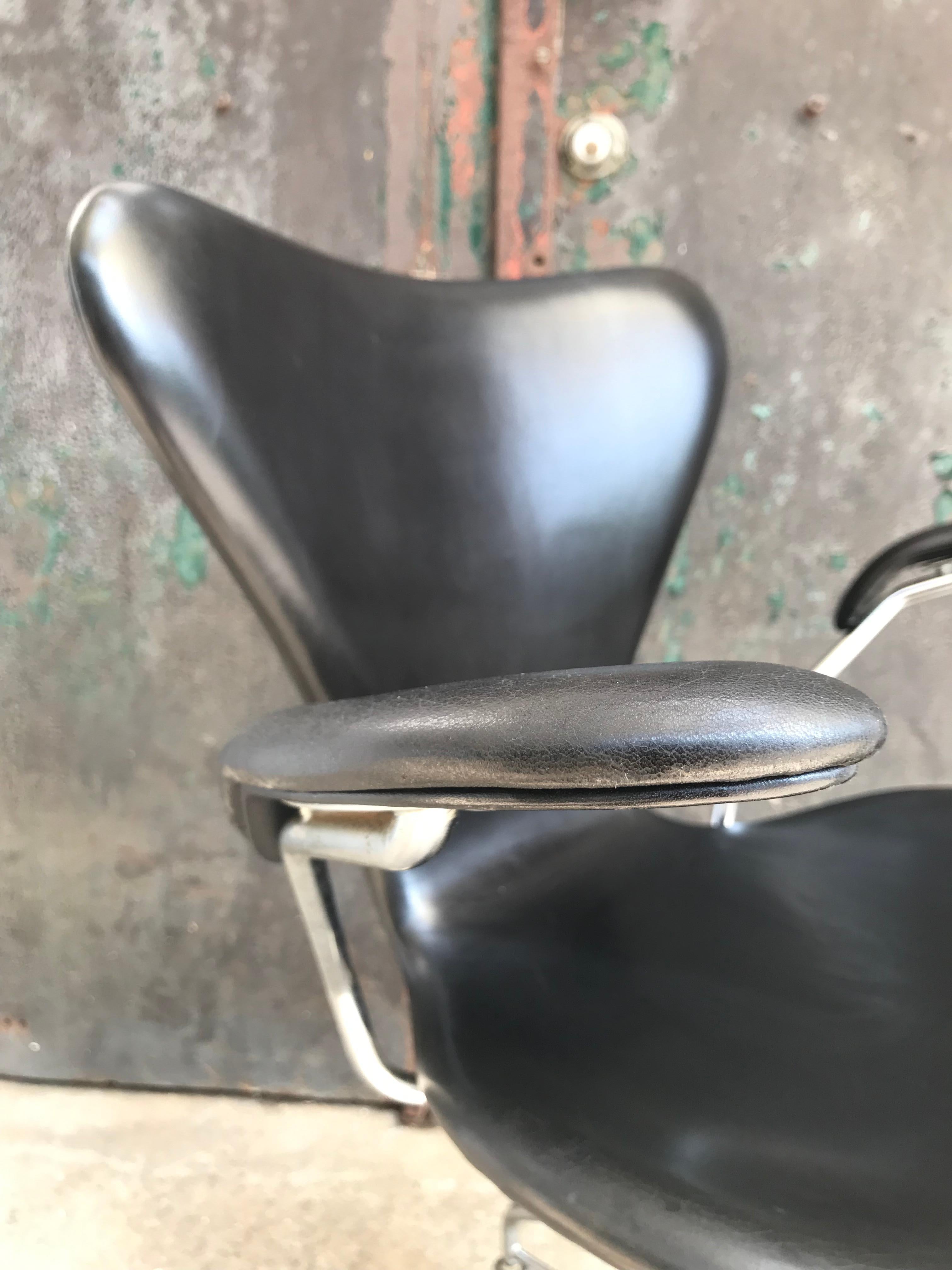 Mid-Century Modern Vintage Arne Jacobsen Office Swivel Stool Chair Model 3217 by Fritz Hansen