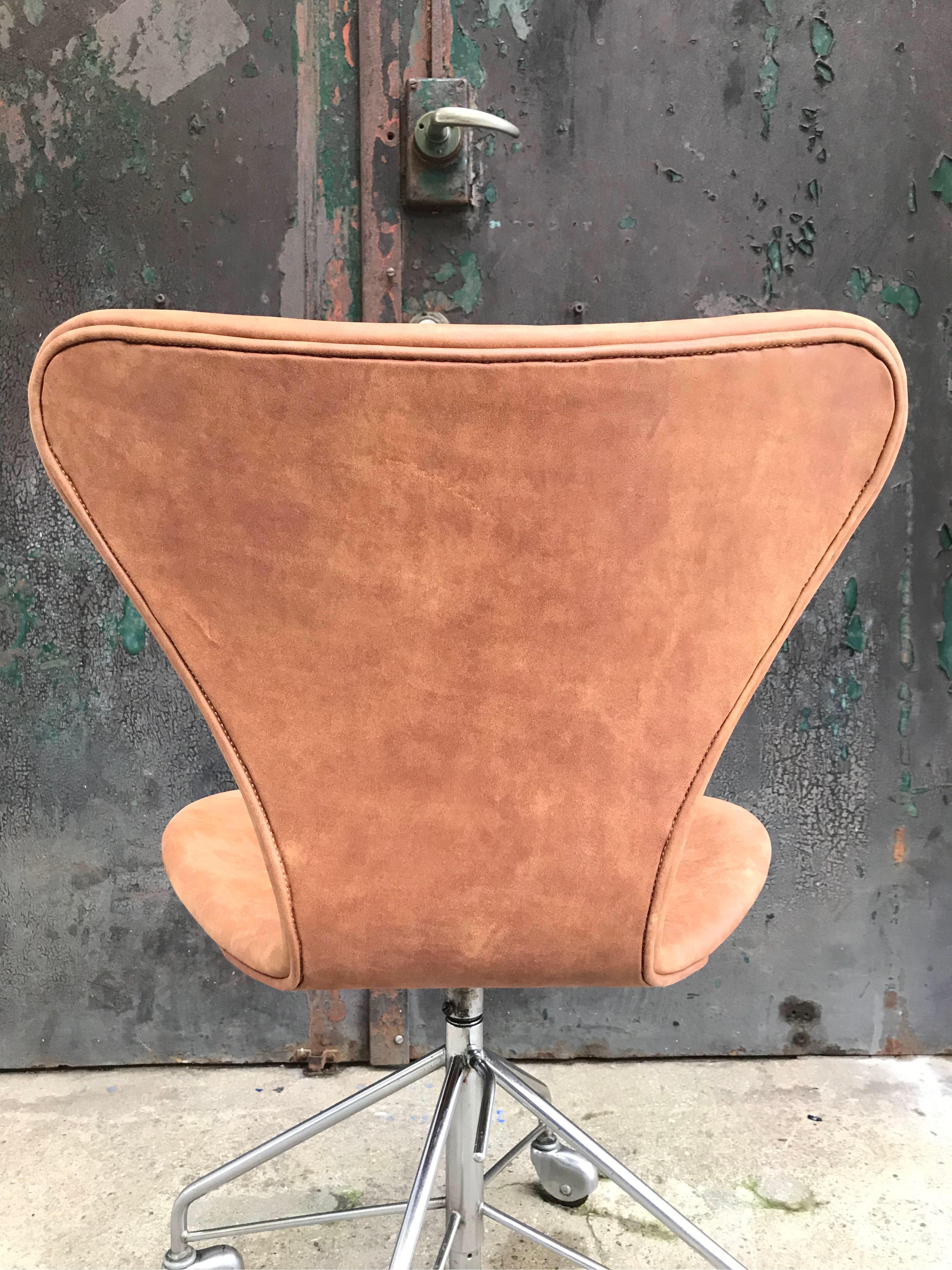 Leather Vintage Arne Jacobsen Office Swivel Stool Chair Model 3117 by Fritz Hansen