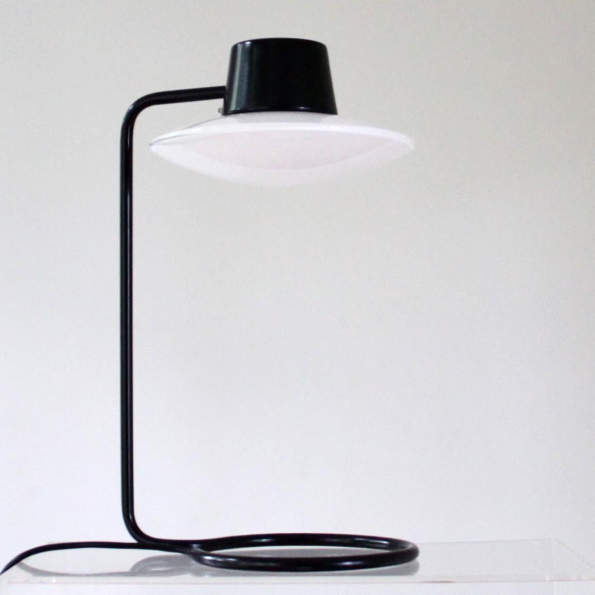 Danois Lampe de bureau vintage scandinave moderne Saint Catherine Oxford d'Arne Jacobsen en vente