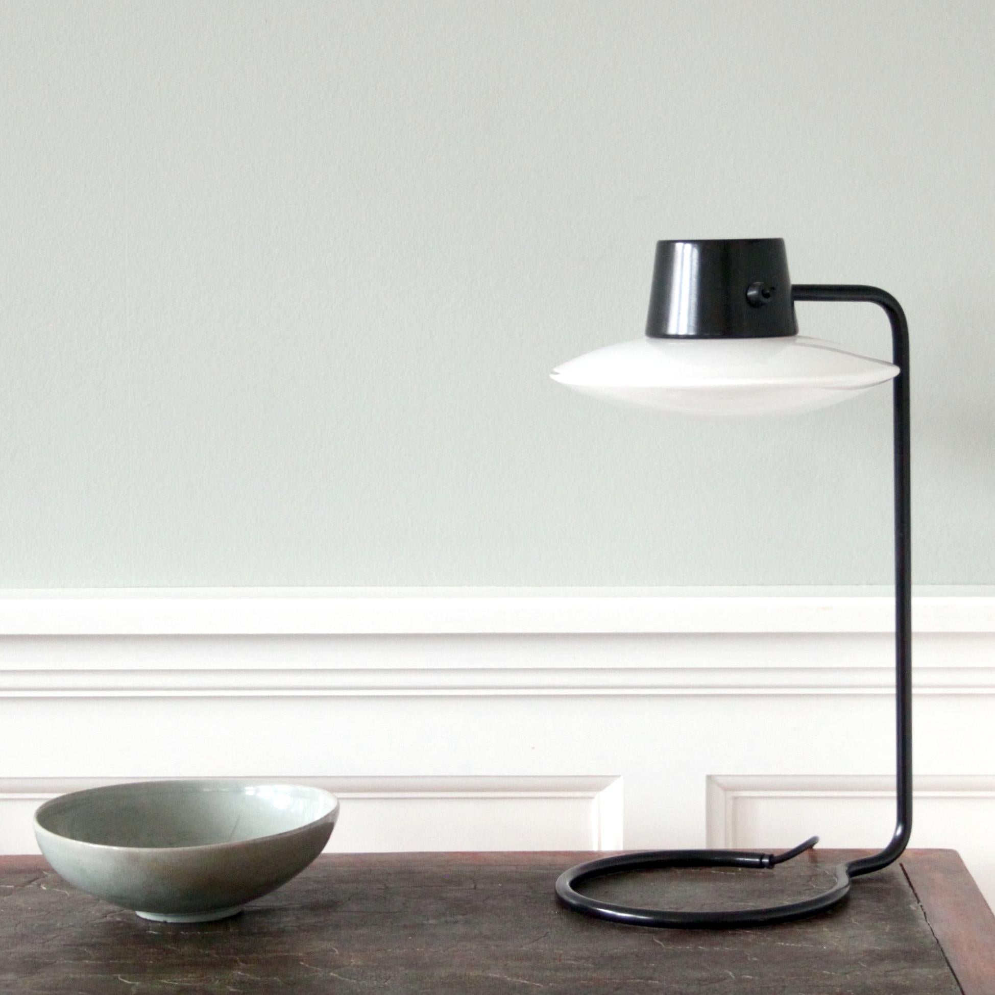 20th Century Vintage Arne Jacobsen Saint Catherine Oxford Table Lamp Scandinavian Modern For Sale