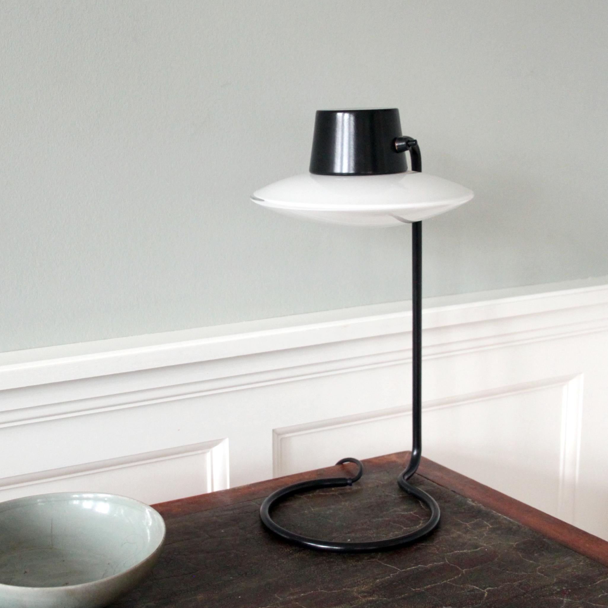 Métal Lampe de bureau vintage scandinave moderne Saint Catherine Oxford d'Arne Jacobsen en vente