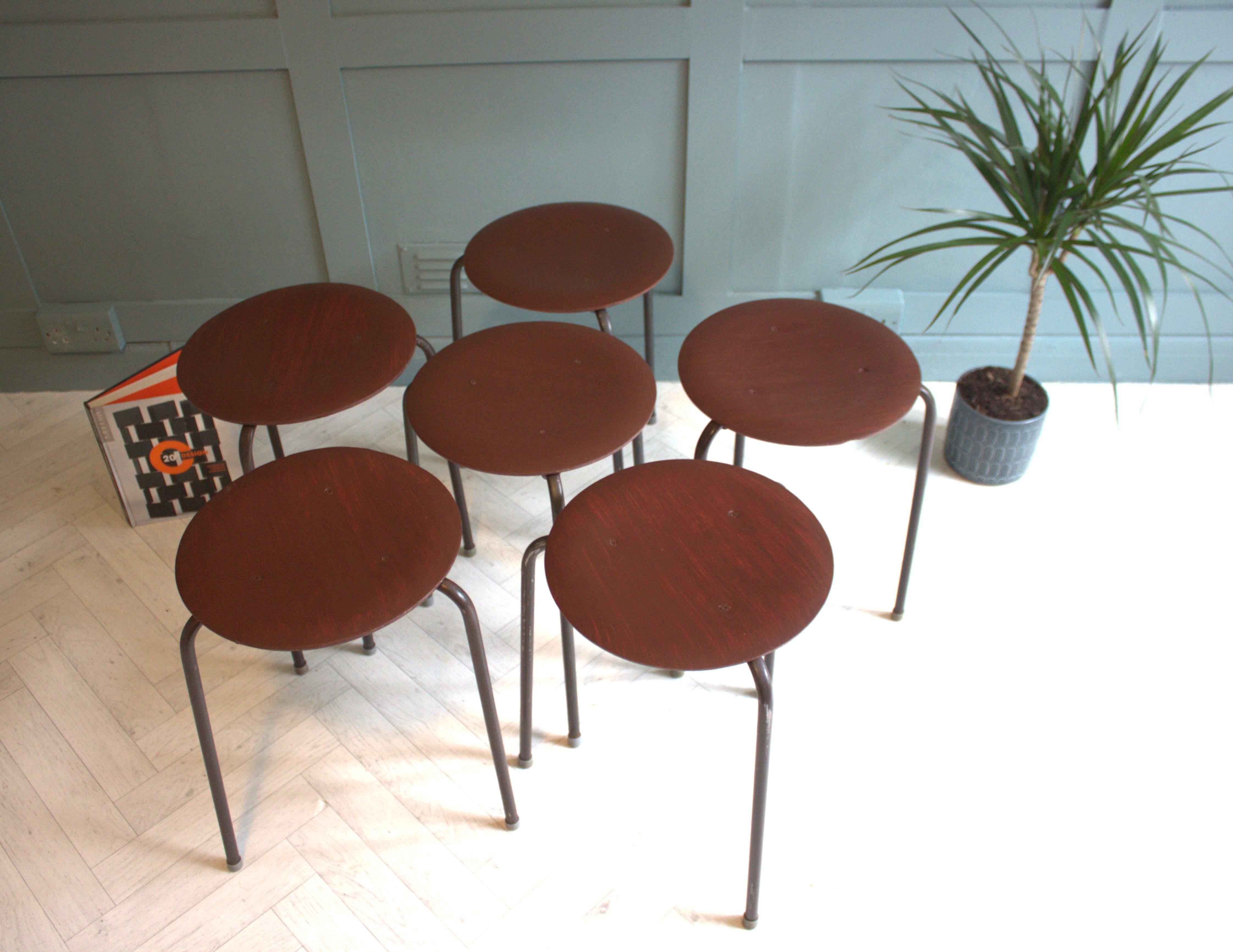 Sgabelli impilabili in teak vintage Arne Jacobsen in vendita 2