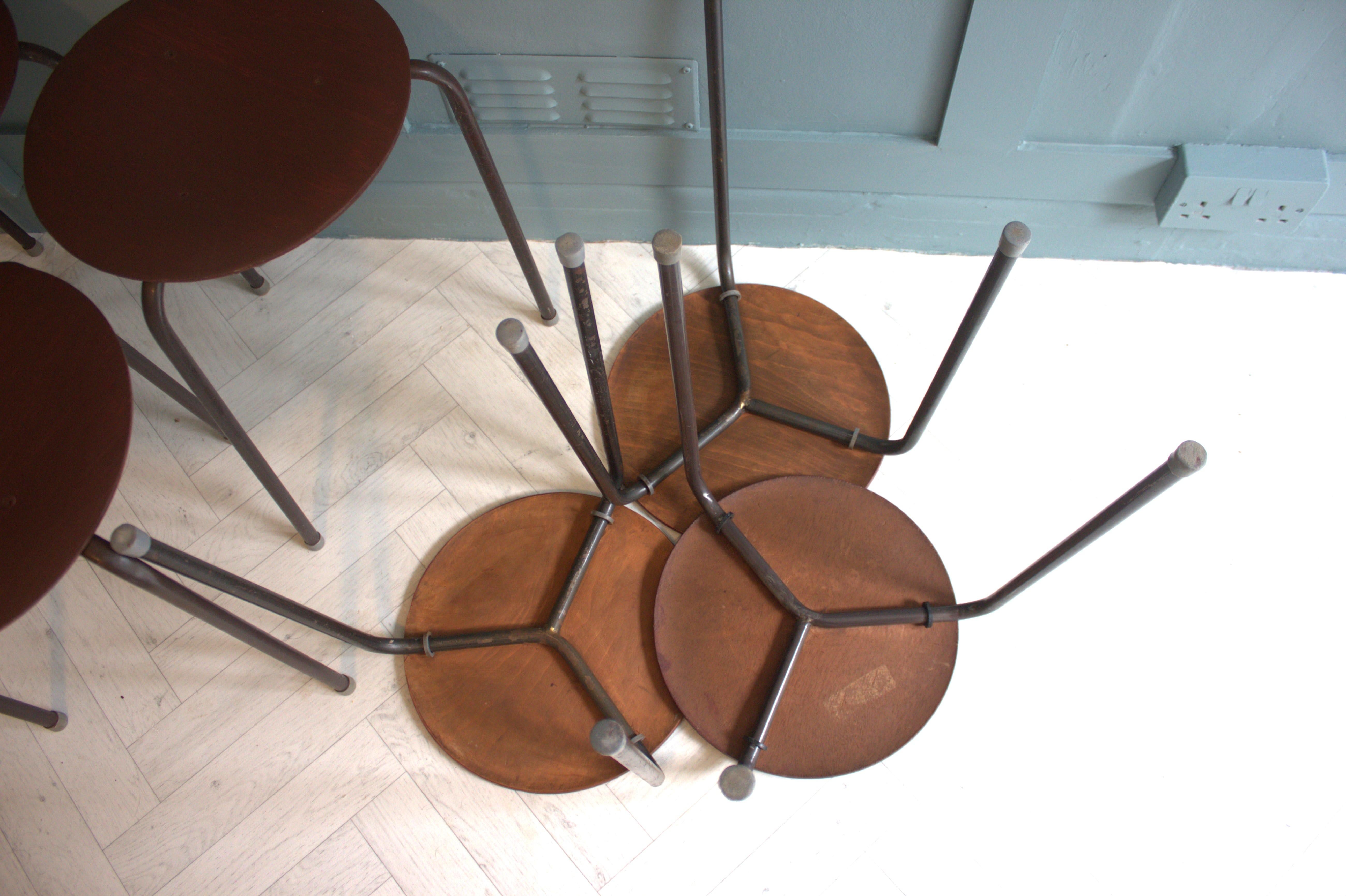 Sgabelli impilabili in teak vintage Arne Jacobsen in vendita 3