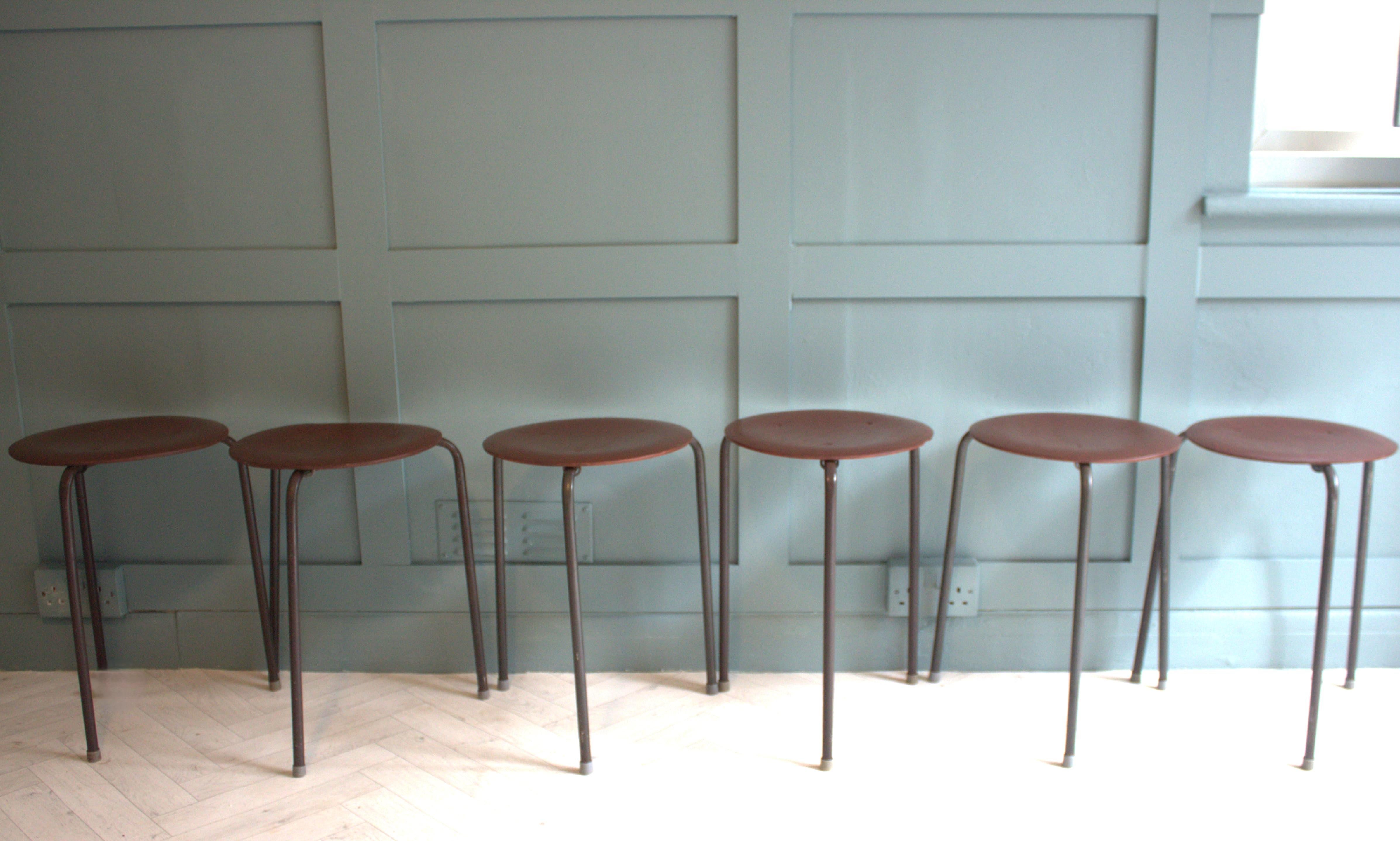 Sgabelli impilabili in teak vintage Arne Jacobsen in vendita 4