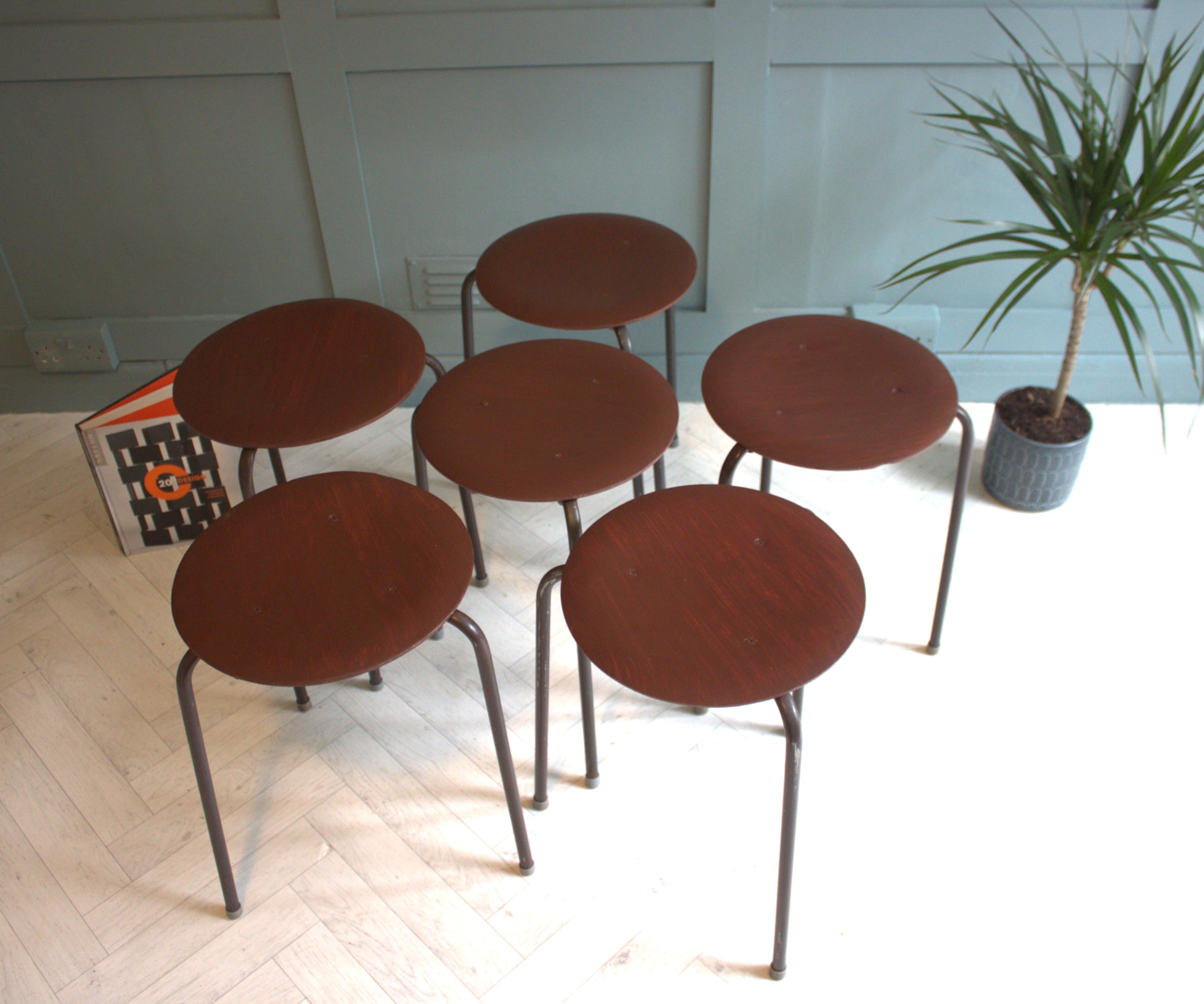 Sgabelli impilabili in teak vintage Arne Jacobsen in vendita 7