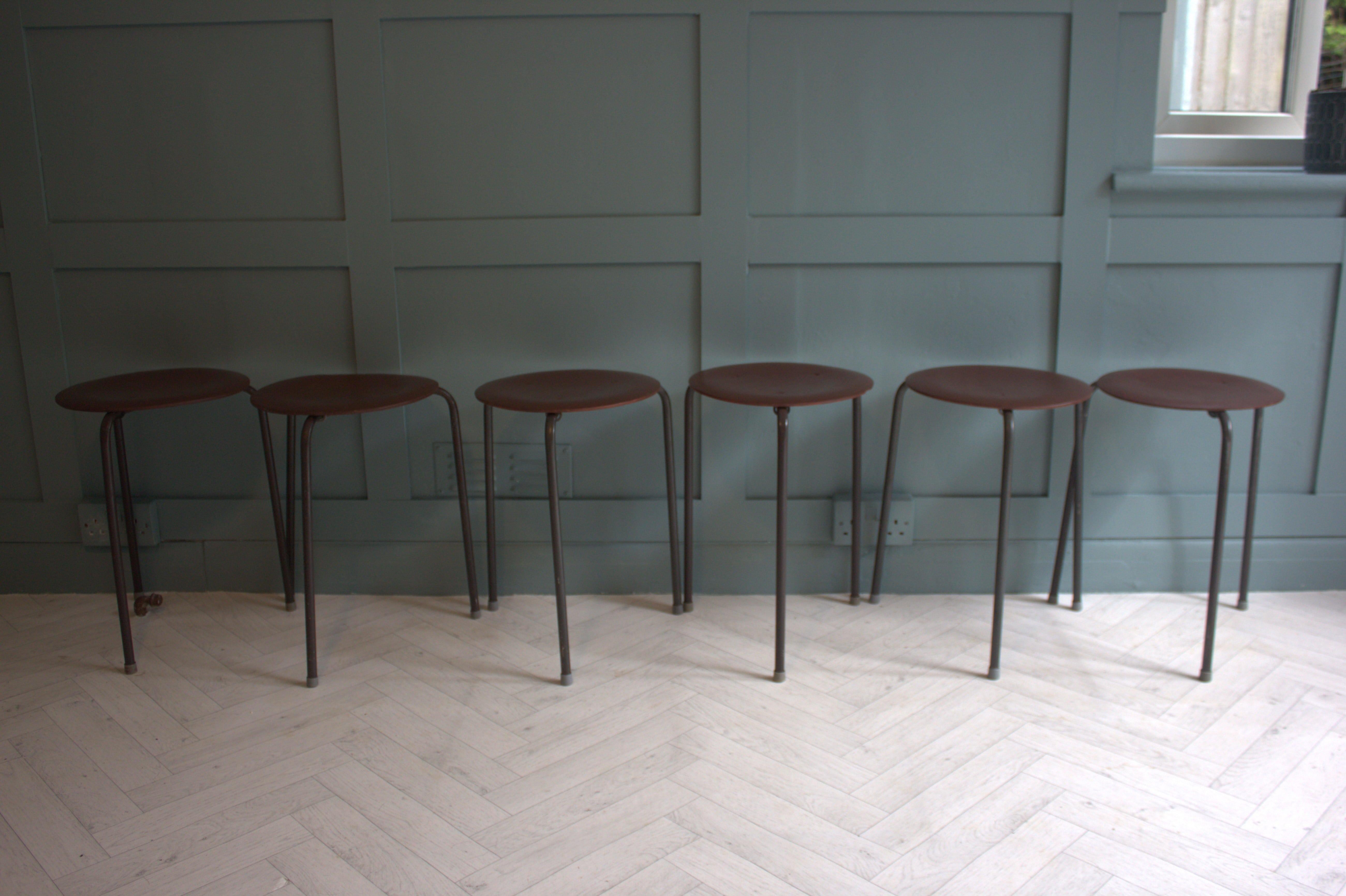 Sgabelli impilabili in teak vintage Arne Jacobsen in vendita 8