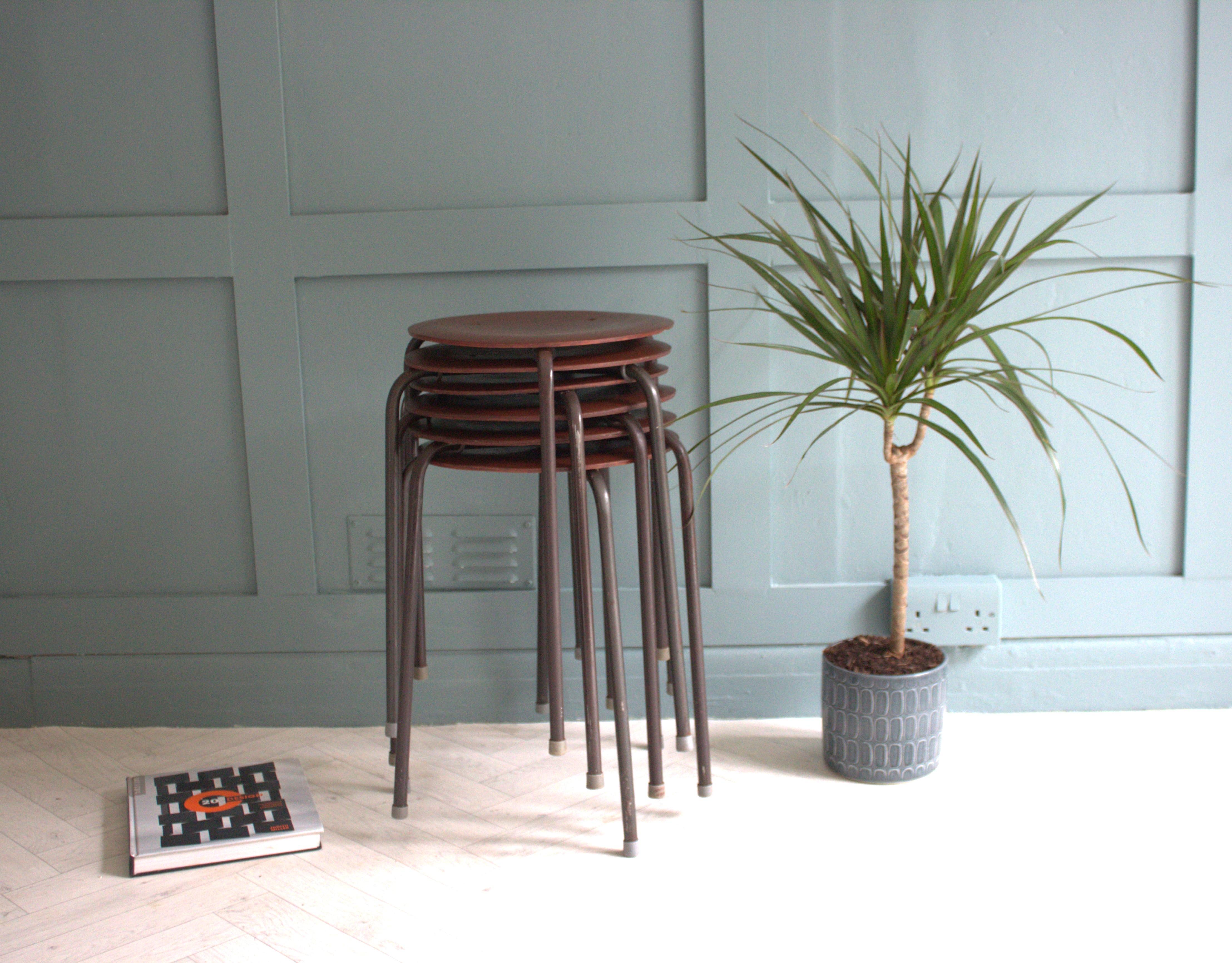 Sgabelli impilabili in teak vintage Arne Jacobsen in vendita 9
