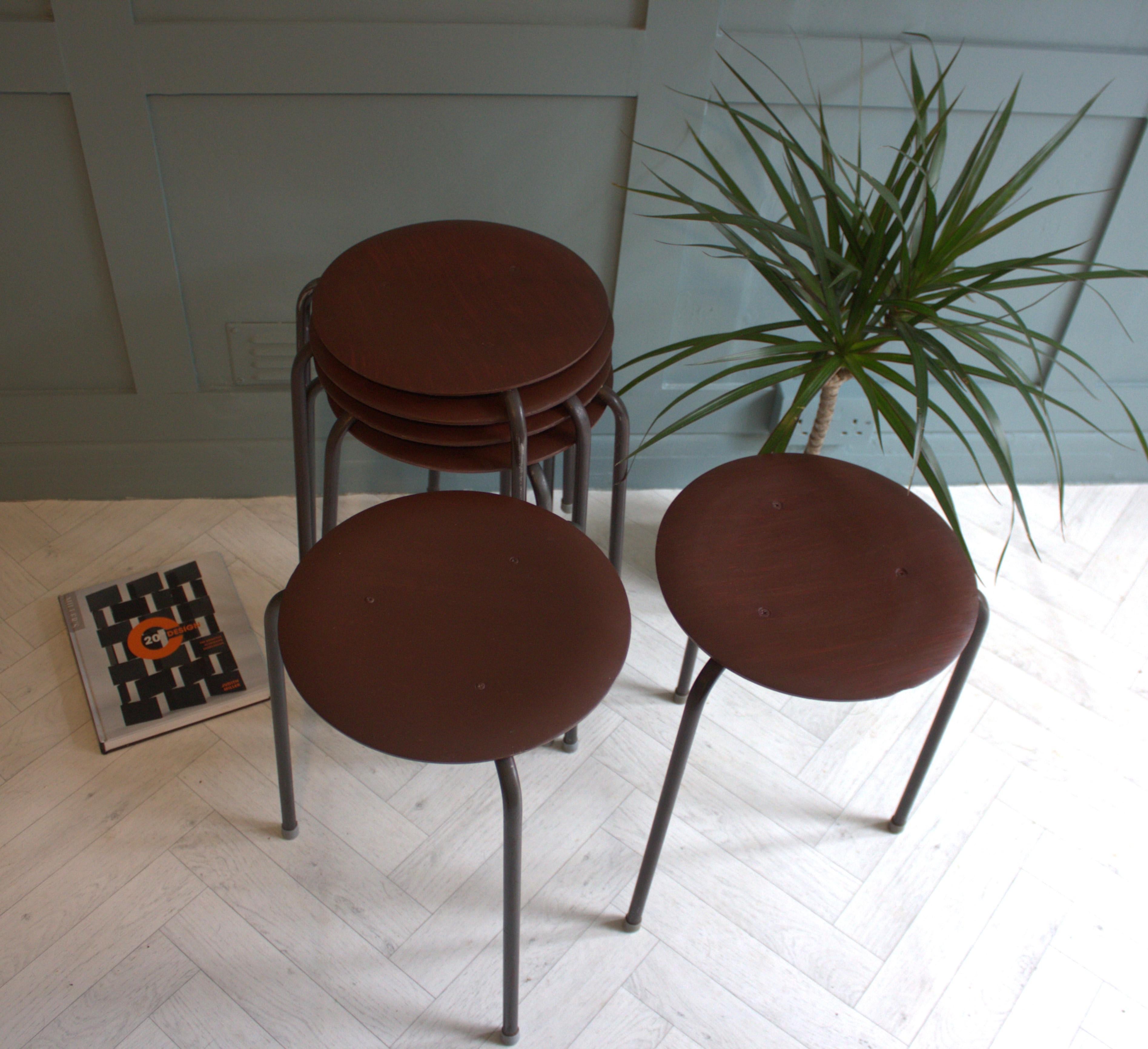 Sgabelli impilabili in teak vintage Arne Jacobsen in vendita 11