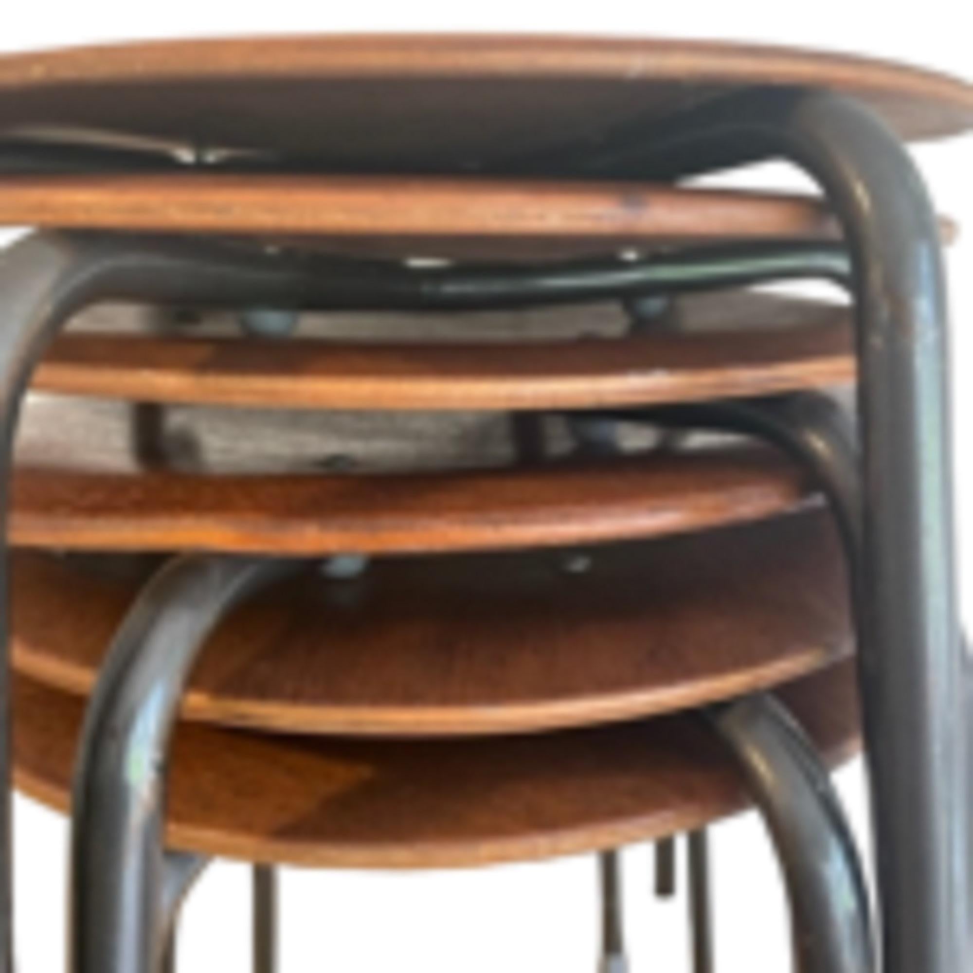Mid-Century moderno Sgabelli impilabili in teak vintage Arne Jacobsen in vendita