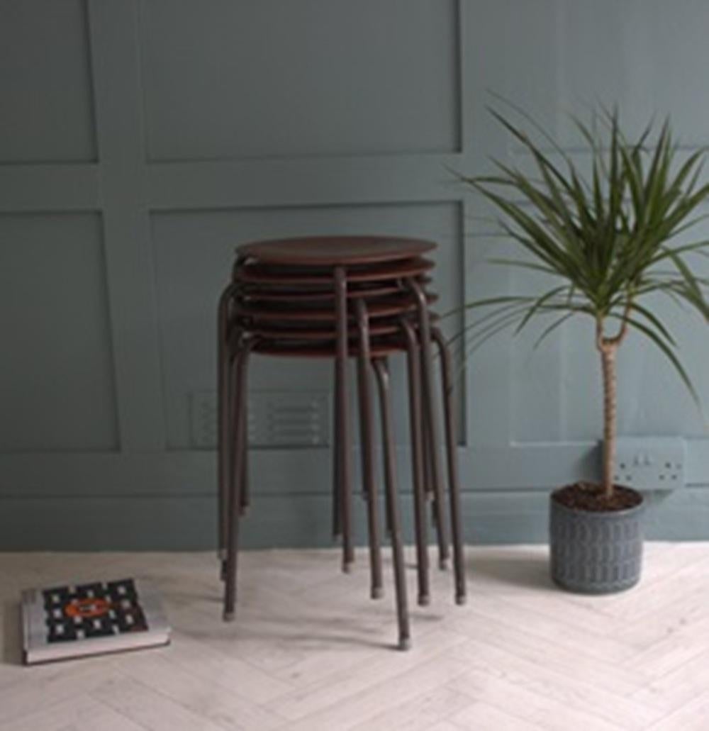 Non smaltato Sgabelli impilabili in teak vintage Arne Jacobsen in vendita