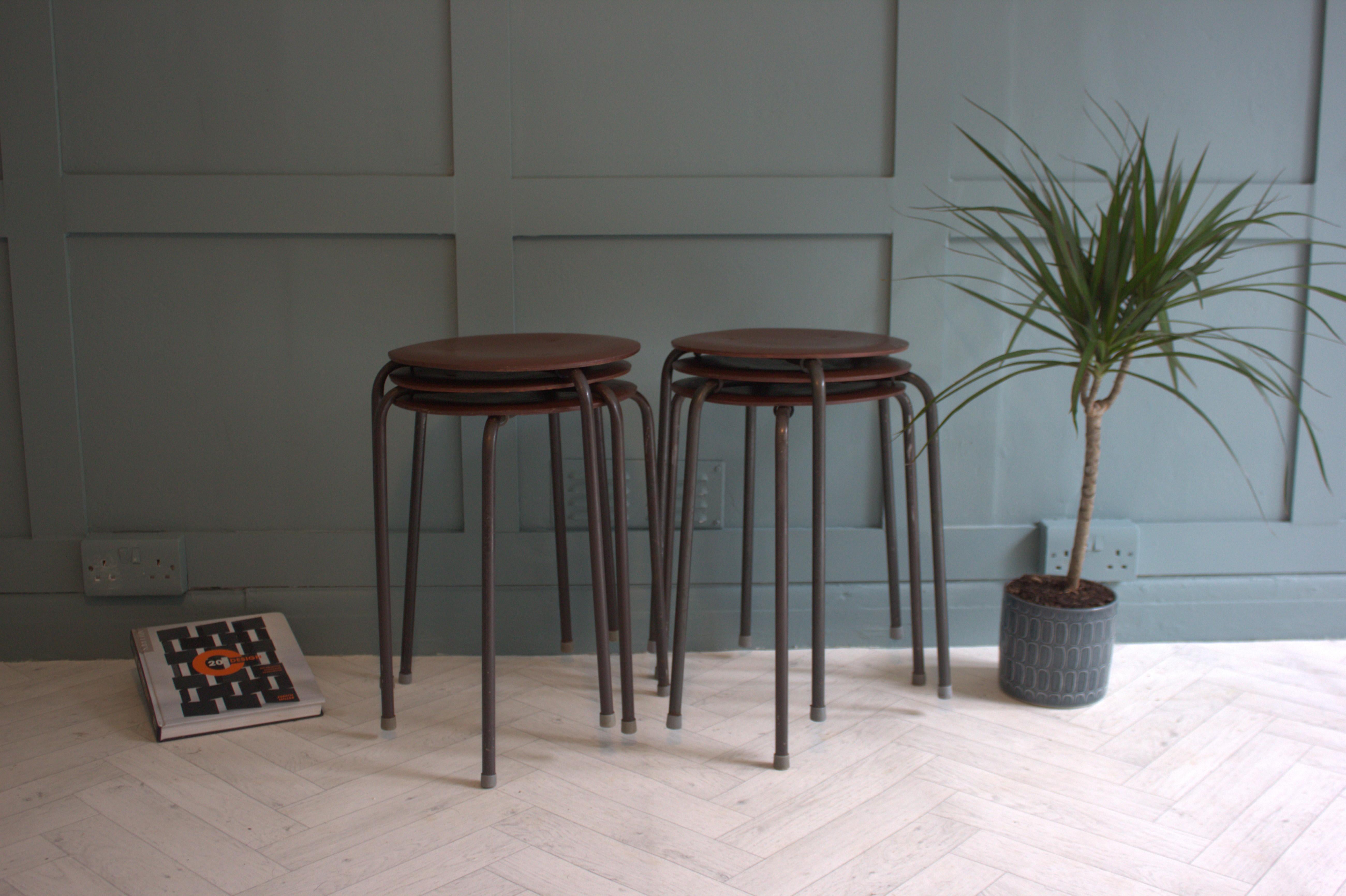 Sgabelli impilabili in teak vintage Arne Jacobsen In condizioni buone in vendita a Seaford, GB