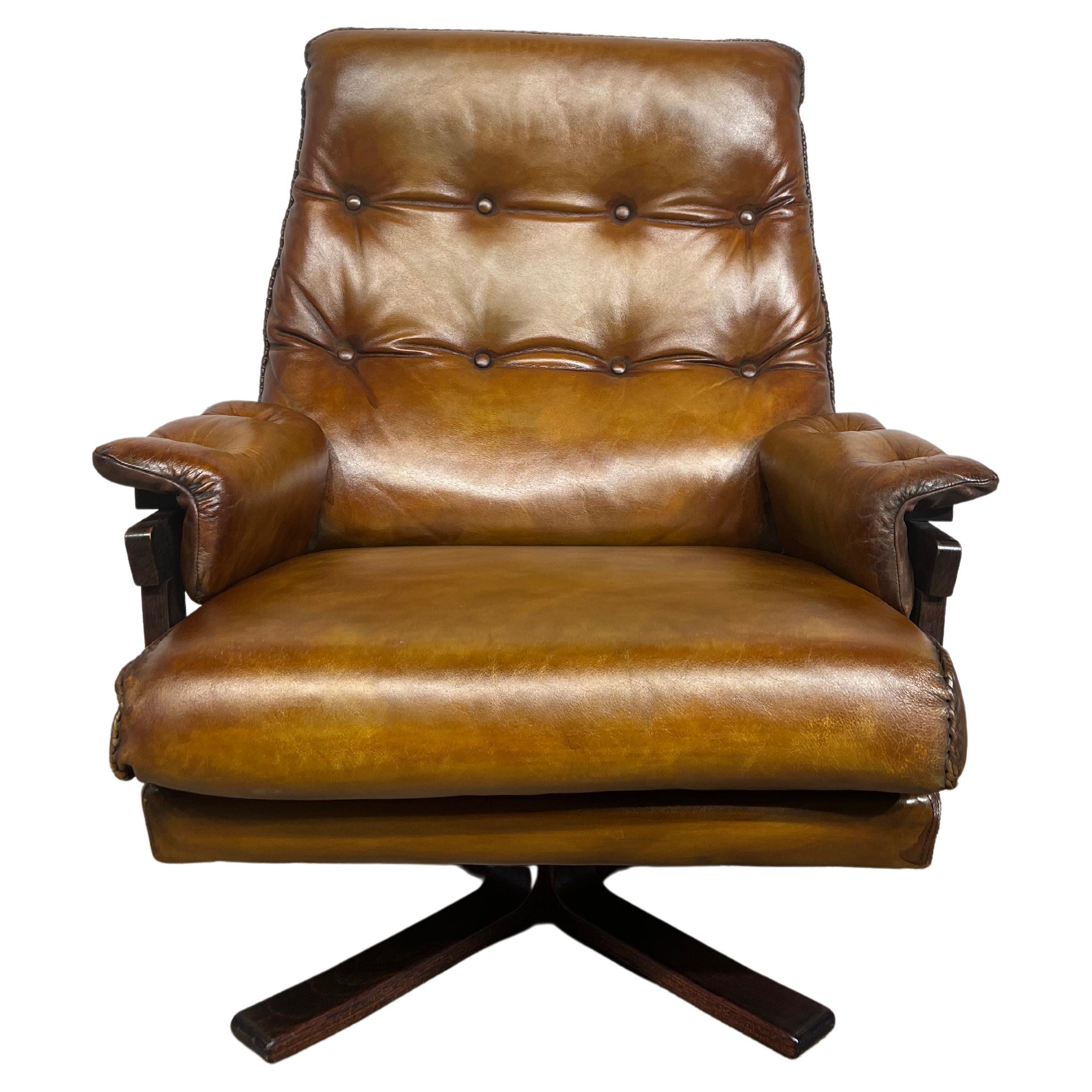 Chaise pivotante vintage en cuir teintée à la main Arne Norell n° 460