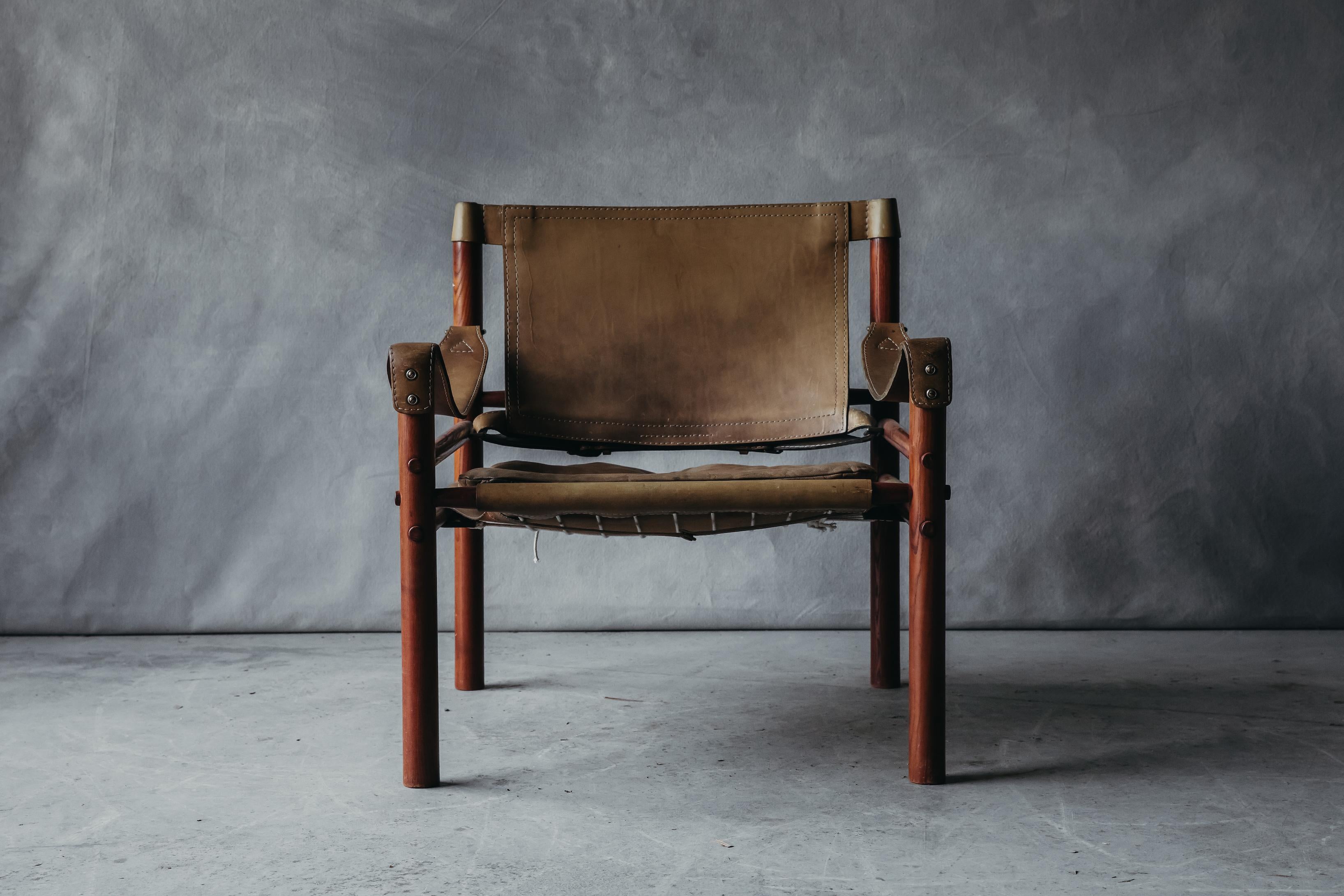 Vintage Arne Norell Lounge Chair aus Schweden, CIRCA 1970. Rahmen aus massiver Birke mit original olivgrünem Leder. Schöner Verschleiß und Gebrauch.