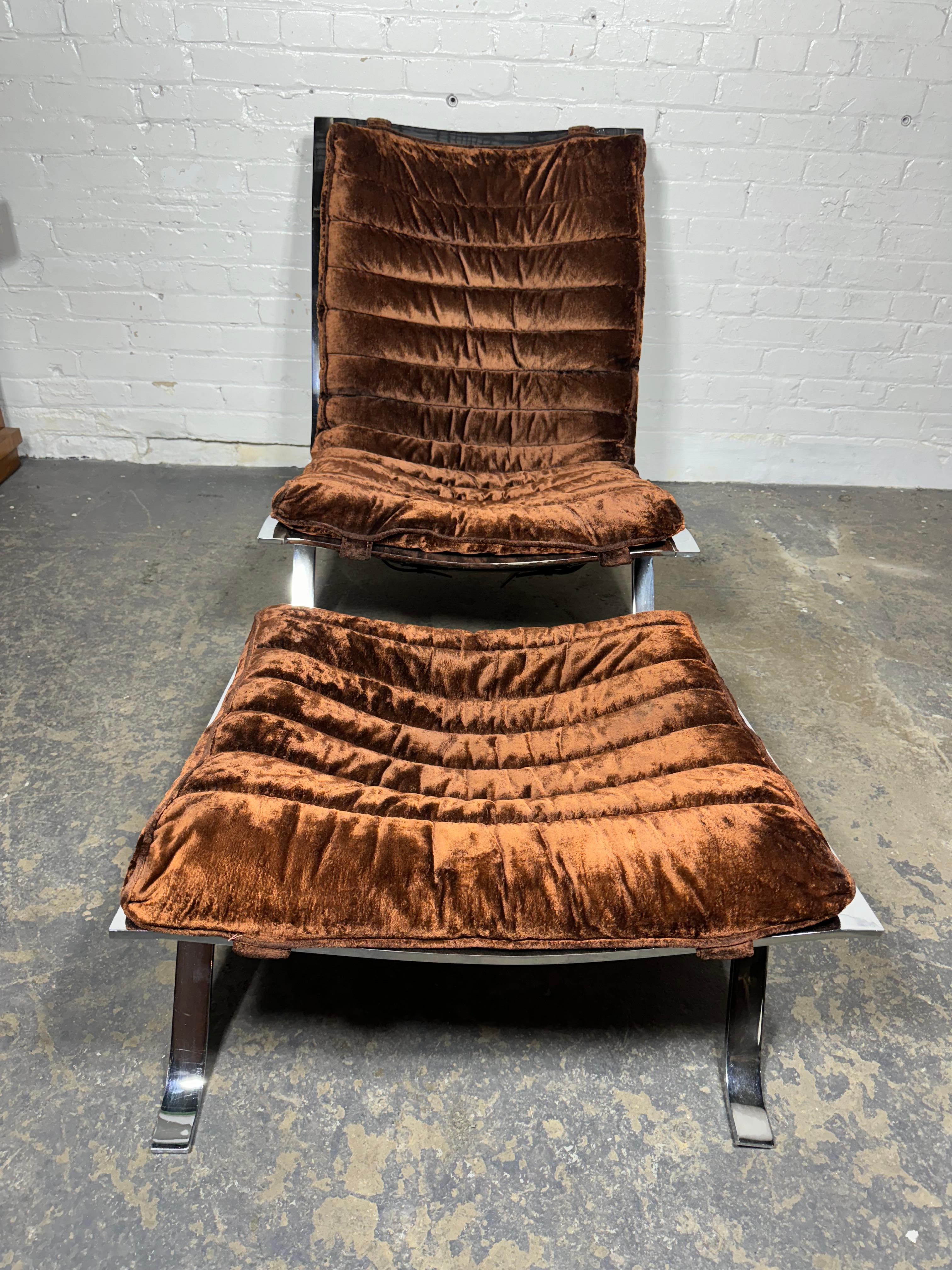 Mid-Century Modern 'Ari' Lounge Chair and Ottoman Footstool designed by Arne Norell for Norell Möbel AB, Sweden circa 1966. Features a sleek profile that comes in an amazing color / reupholstered crushed velvet  tufted with comfortable cushioning