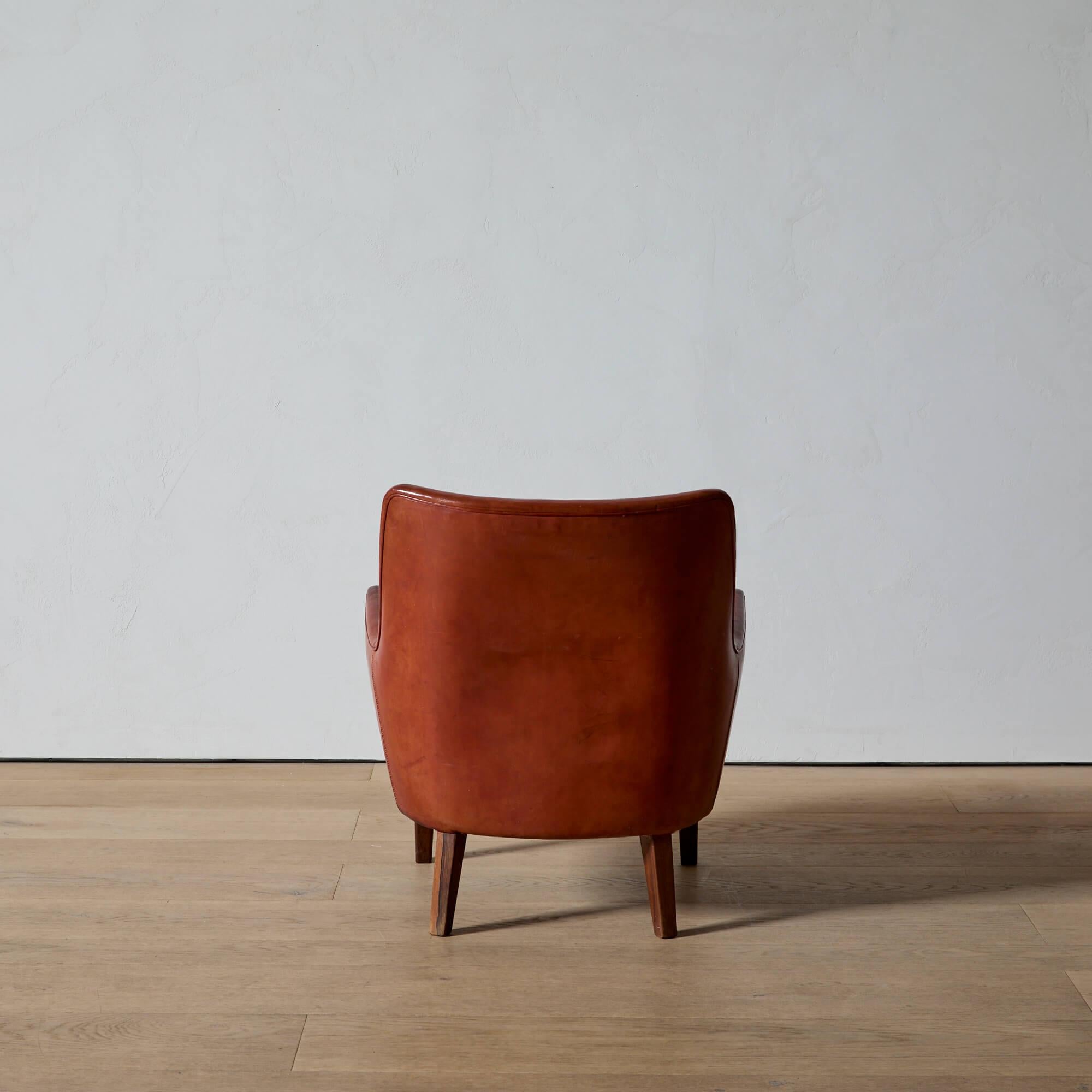 Vintage Arne Vodder AV 53 Loungesessel in Original Leder (Skandinavische Moderne) im Angebot