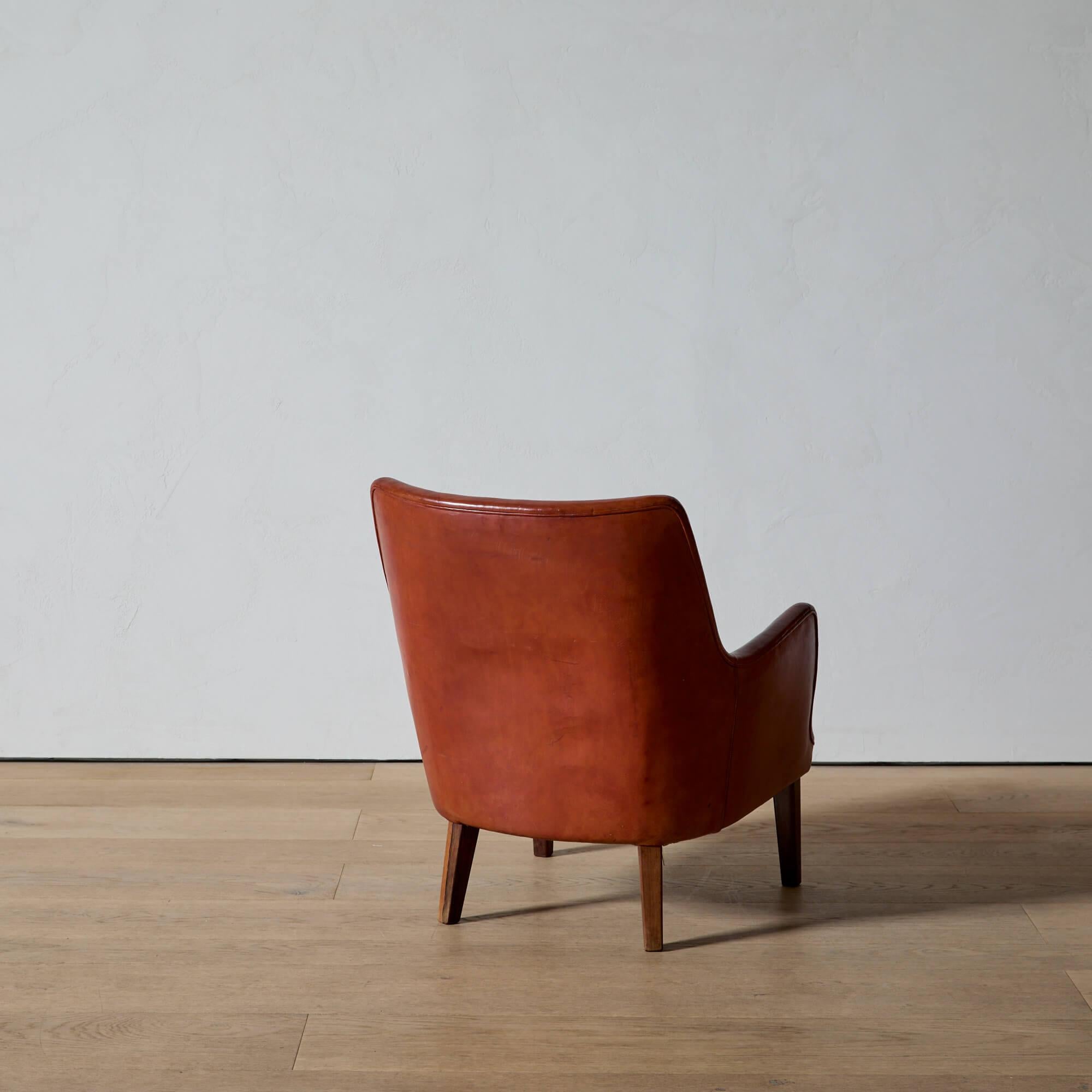Vintage Arne Vodder AV 53 Loungesessel in Original Leder (Dänisch) im Angebot