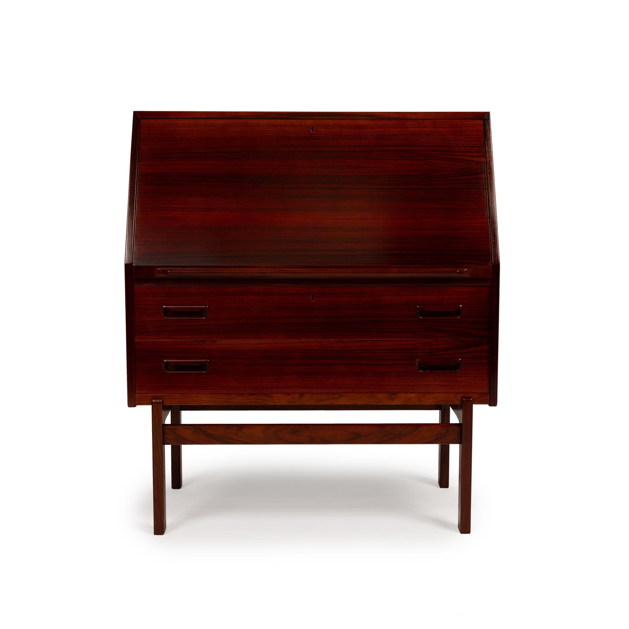 Scrivania d'epoca in legno di palissandro Arne Wahl Iversen Model 68 c.C. In condizioni buone in vendita a Emeryville, CA