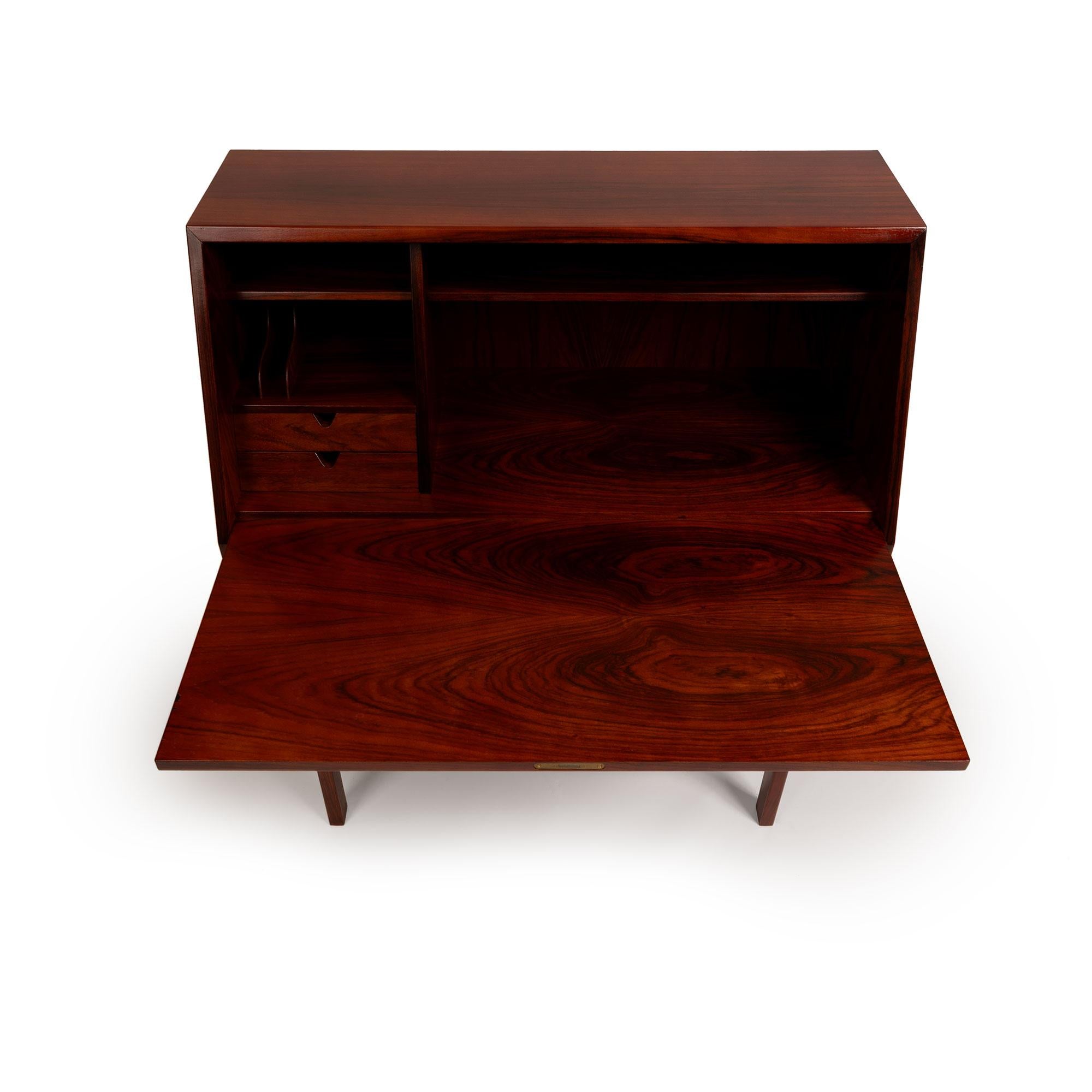 Palissandro Scrivania d'epoca in legno di palissandro Arne Wahl Iversen Model 68 c.C. in vendita