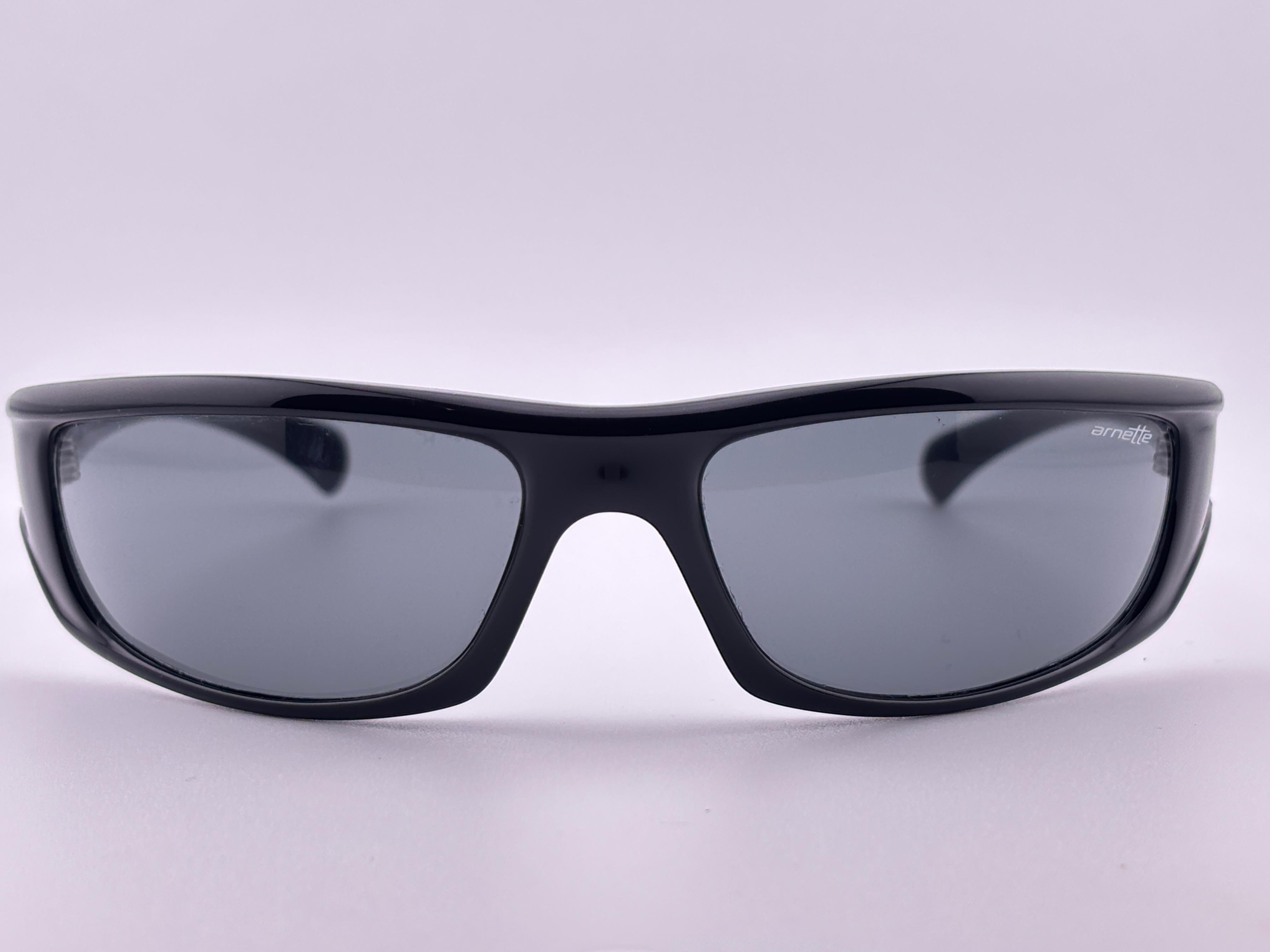 Vintage Arnette An 4059 Wrap Around Sleek Black  1990'S Y2K Sunglasses For Sale 6