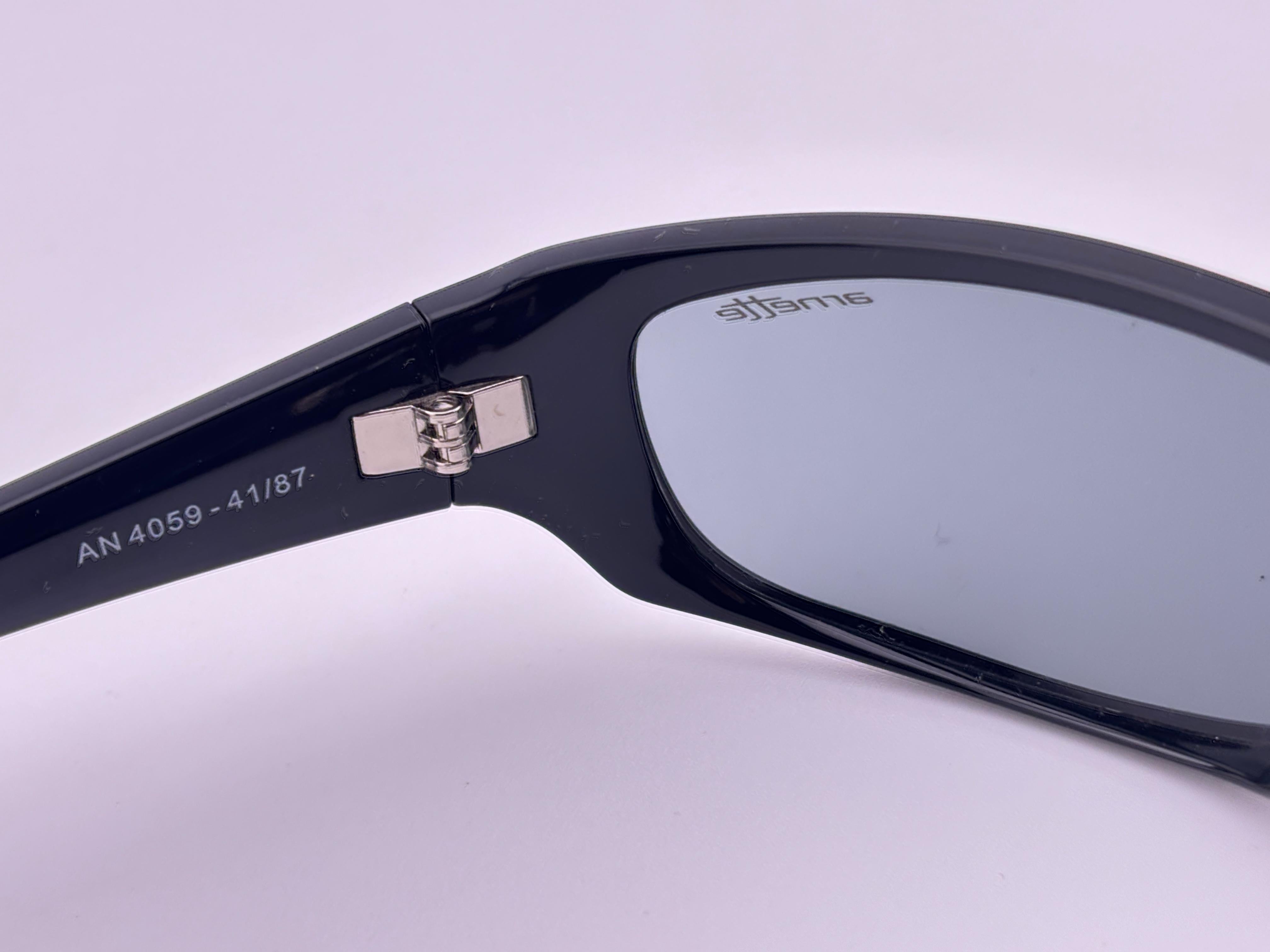 Women's or Men's Vintage Arnette An 4059 Wrap Around Sleek Black  1990'S Y2K Sunglasses For Sale