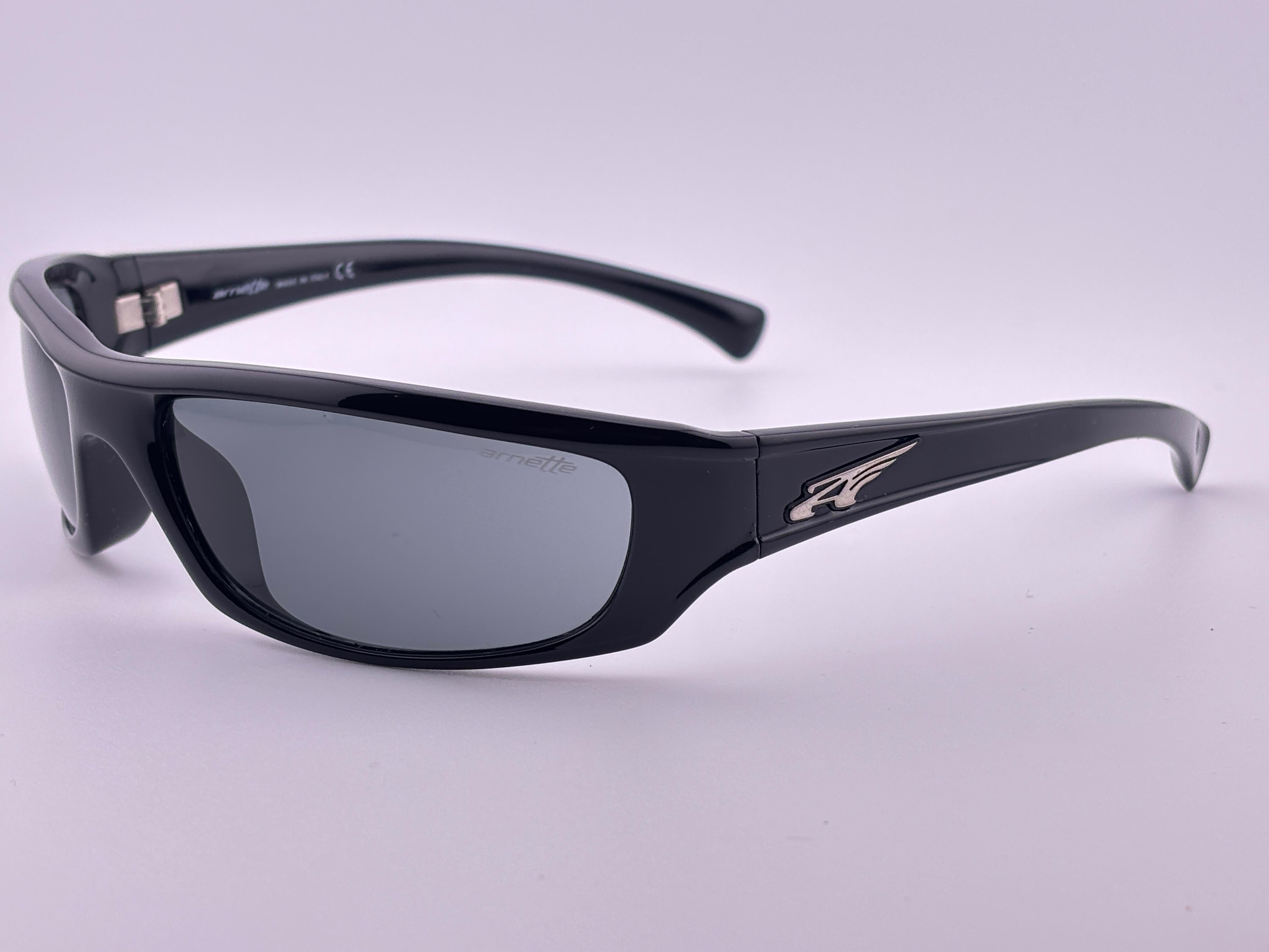 Vintage Arnette An 4059 Wrap Around Sleek Black  1990'S Y2K Sunglasses For Sale 2