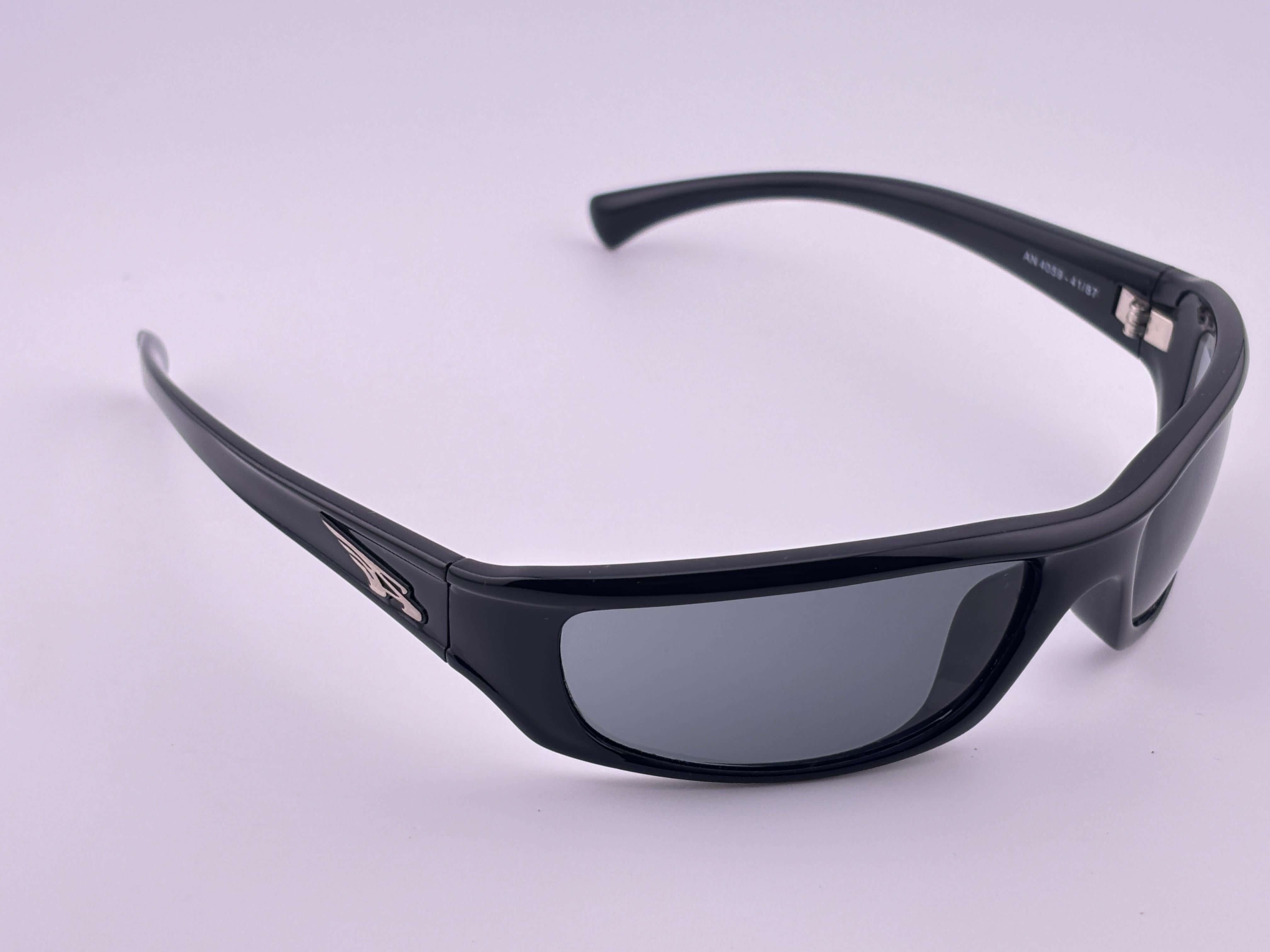 Vintage Arnette An 4059 Wrap Around Sleek Black  1990'S Y2K Sunglasses For Sale 4