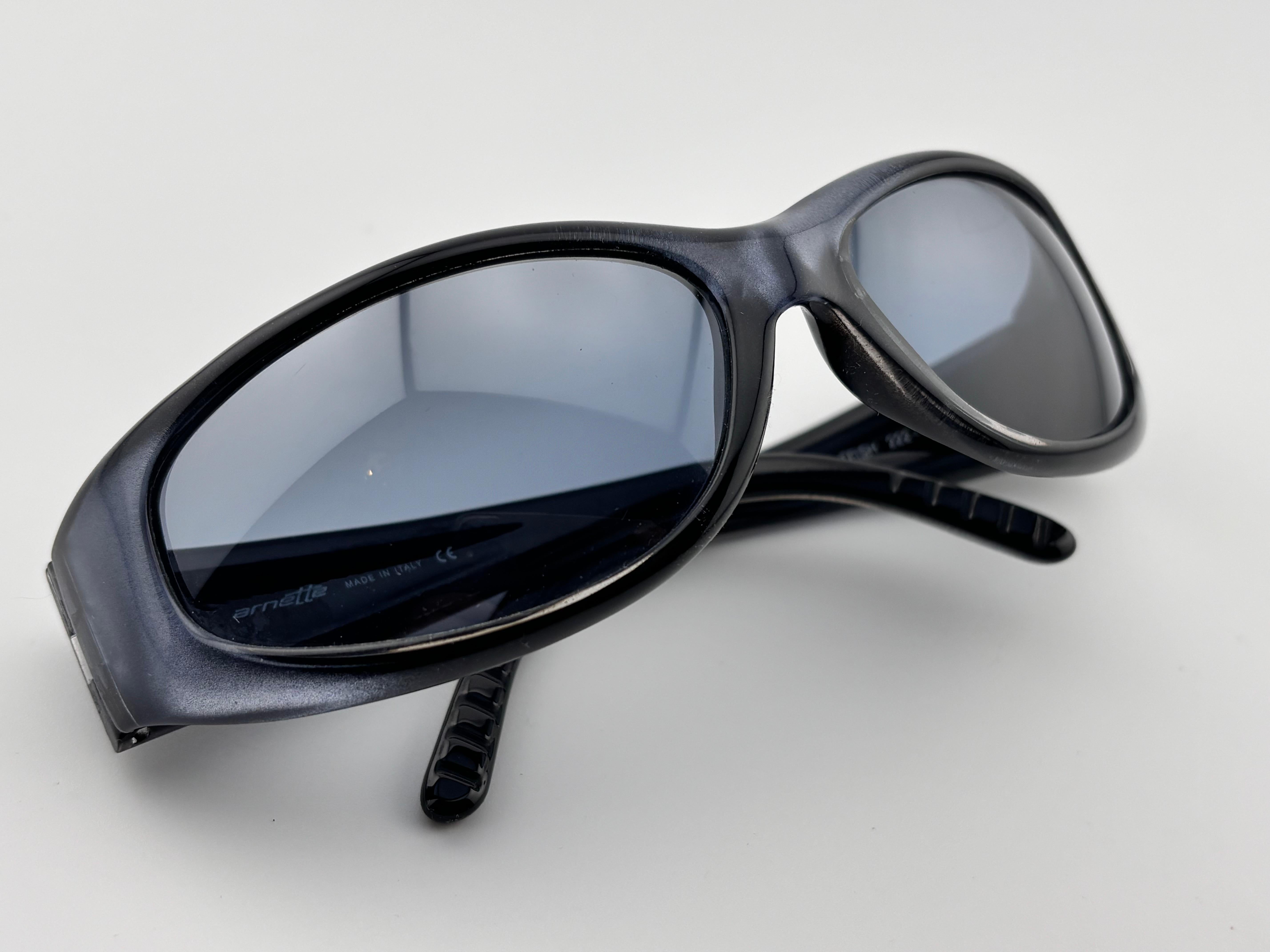 Vintage Arnette Catfish 222 Wrap Around Sleek Schwarz  1990'S Y2K-Sonnenbrille im Zustand „Neu“ im Angebot in Baleares, Baleares