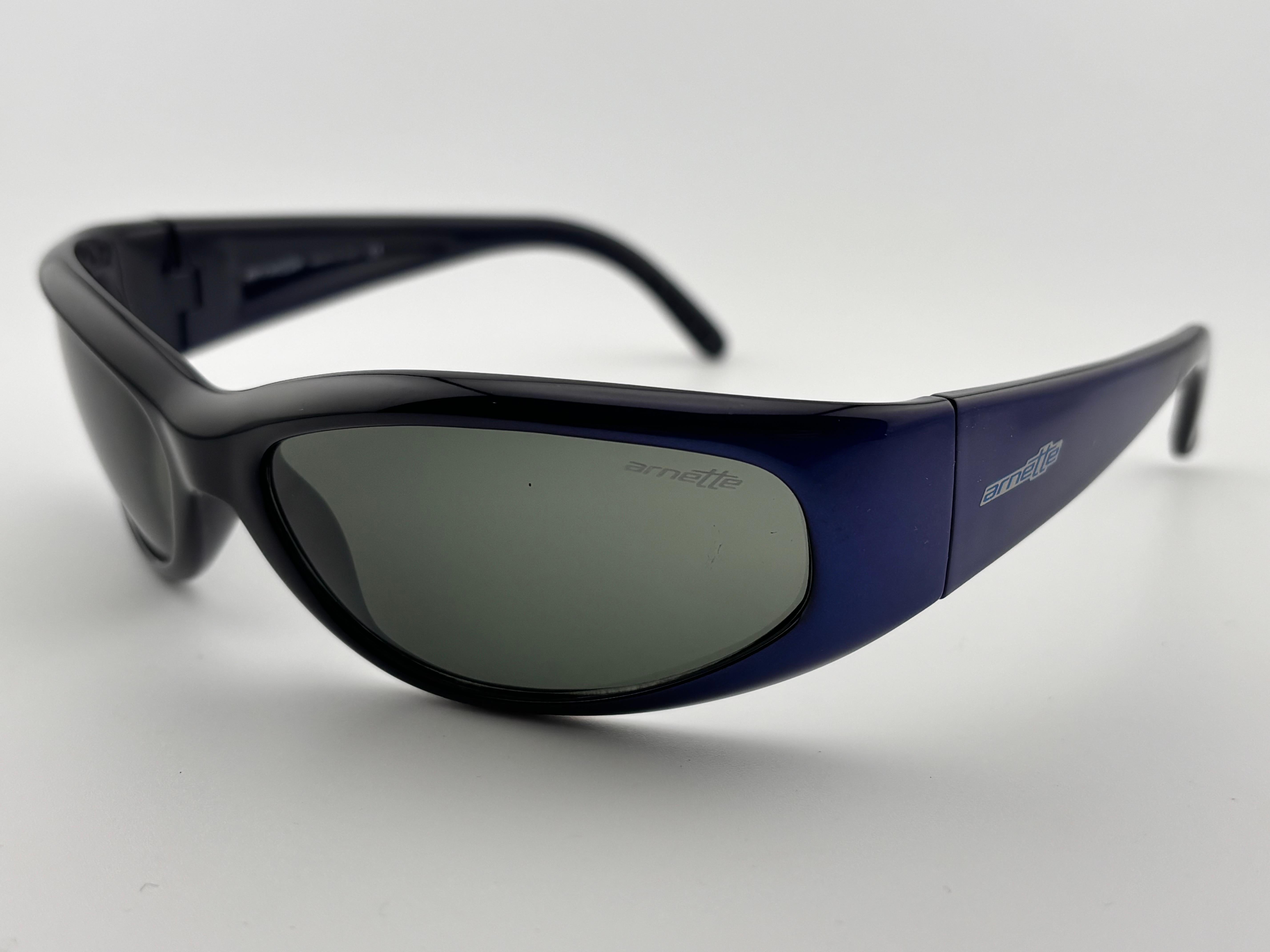 Lunettes de soleil vintage Arnette Catfish 222 Wrap Around Sleek Blue 1990's Y2K en vente 2