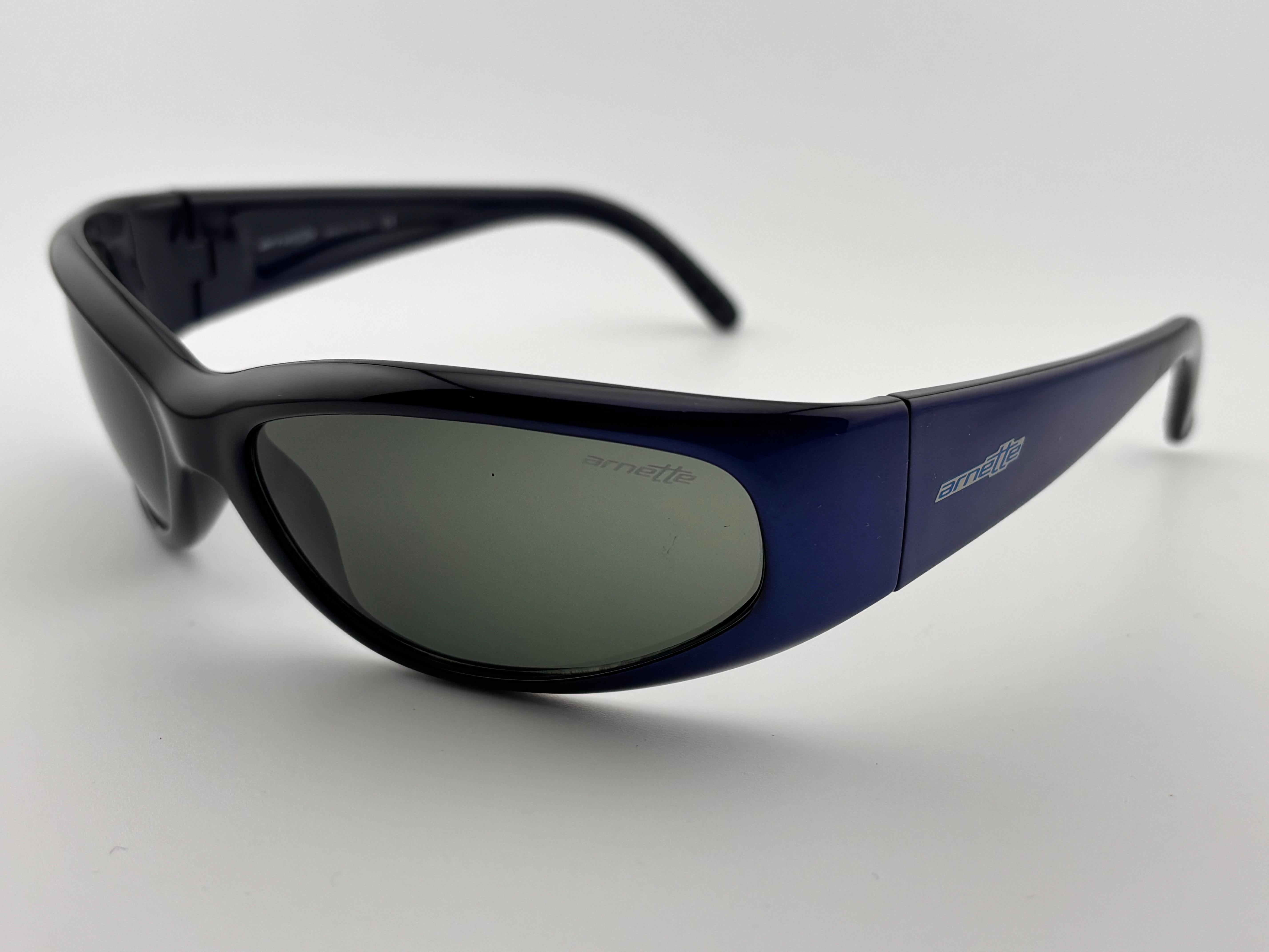 Lunettes de soleil vintage Arnette Catfish 222 Wrap Around Sleek Blue 1990's Y2K en vente 4