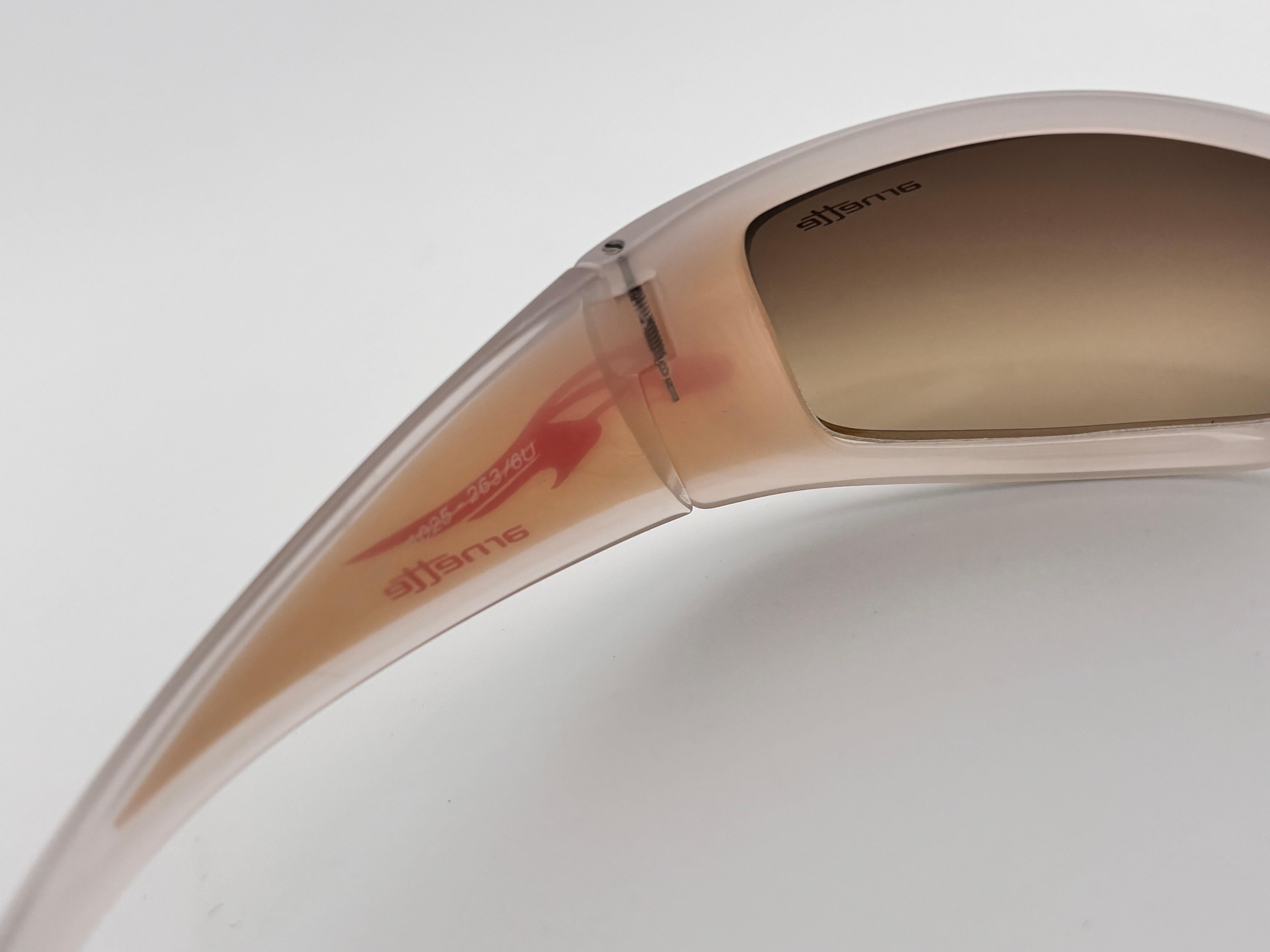 Lunettes de soleil vintage Arnette Catfish Rage Wrap Around Sleek Beige 1990's Y2K Sunglasses Unisexe en vente