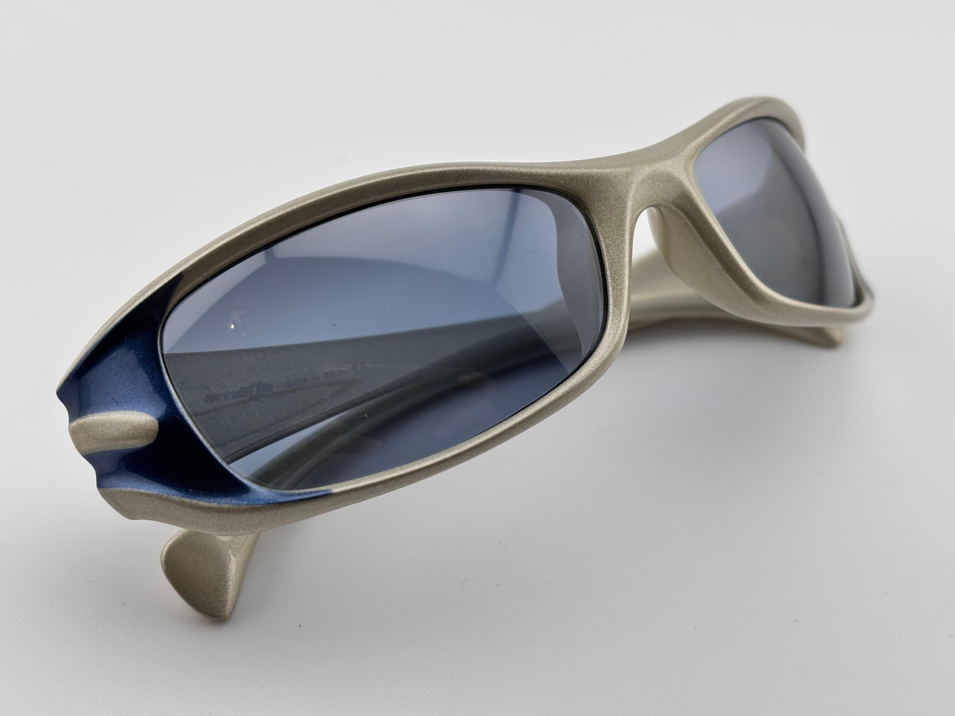 Vintage Arnette Stance Wrap Around Sleek Schwarz  1990'S Y2K-Sonnenbrille für Damen oder Herren im Angebot