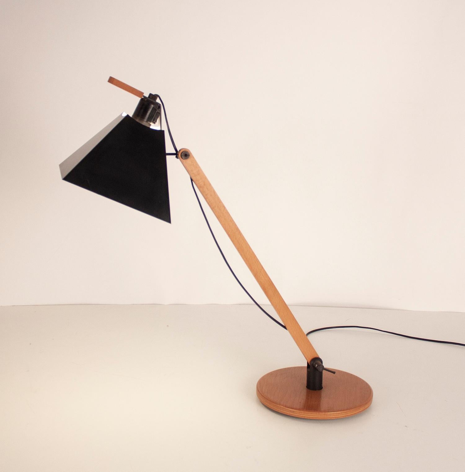  Vintage Arquímedes Desk Table Lamp by Gemma Bernal for Tramo, 1970's In Good Condition For Sale In Barcelona, Cataluna