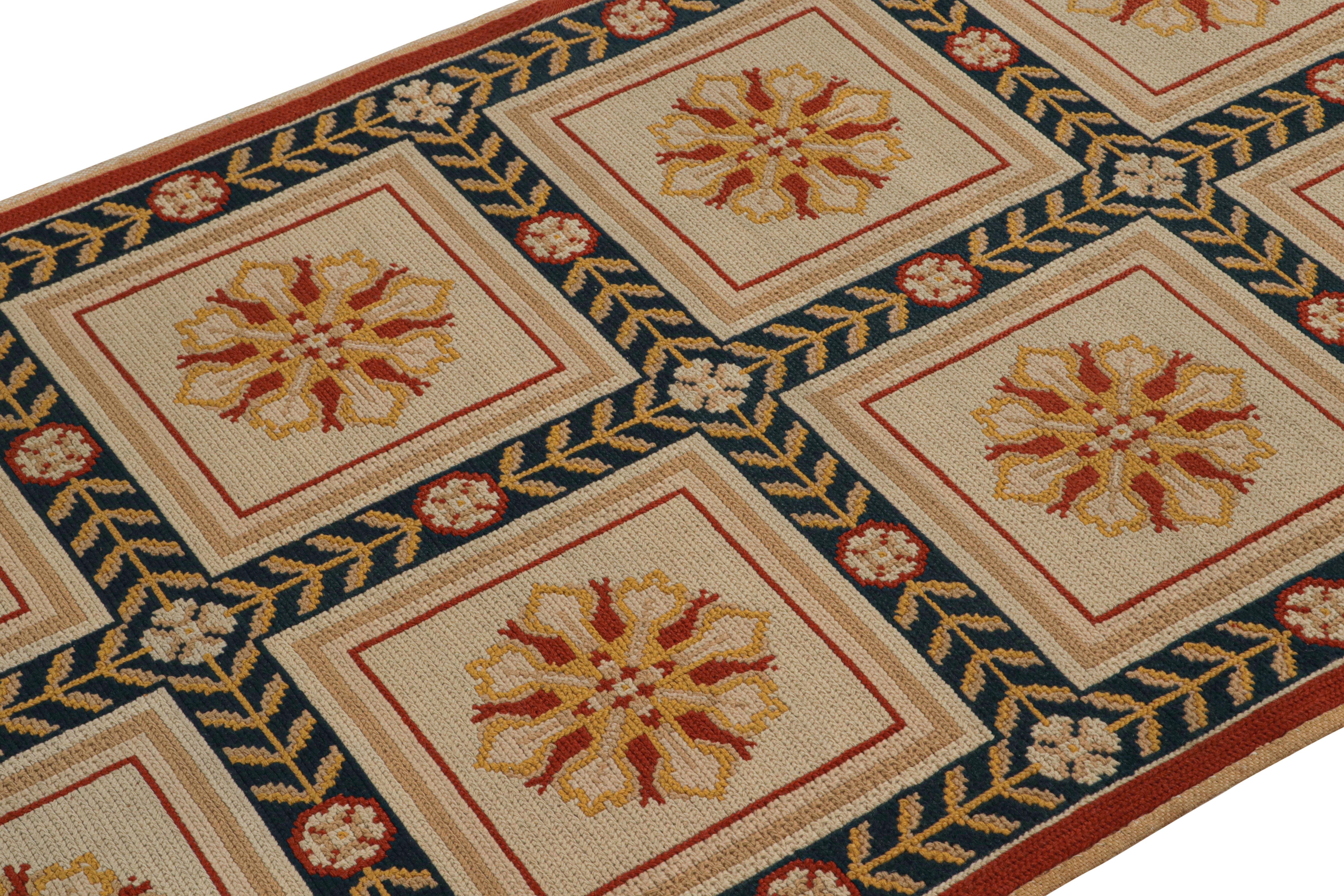 Vintage Arraiolos Vintage-Nadelspitze-Läufer aus Beige, Rot und Gold mit Blumenmedaillons (Handgeknüpft) im Angebot