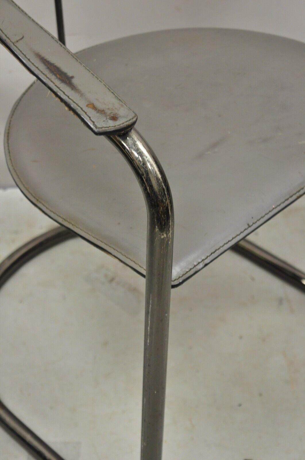 Canasta Freitragende moderne italienische Vintage-Stühle aus grauem Leder von Arrben - 4 im Angebot 2