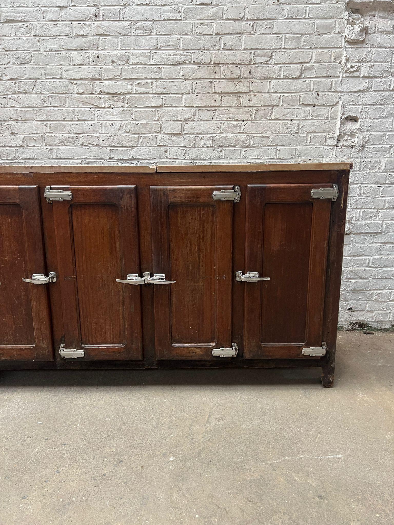 Début du 20ème siècle Vintage arrière-bar with a natural marble top en vente