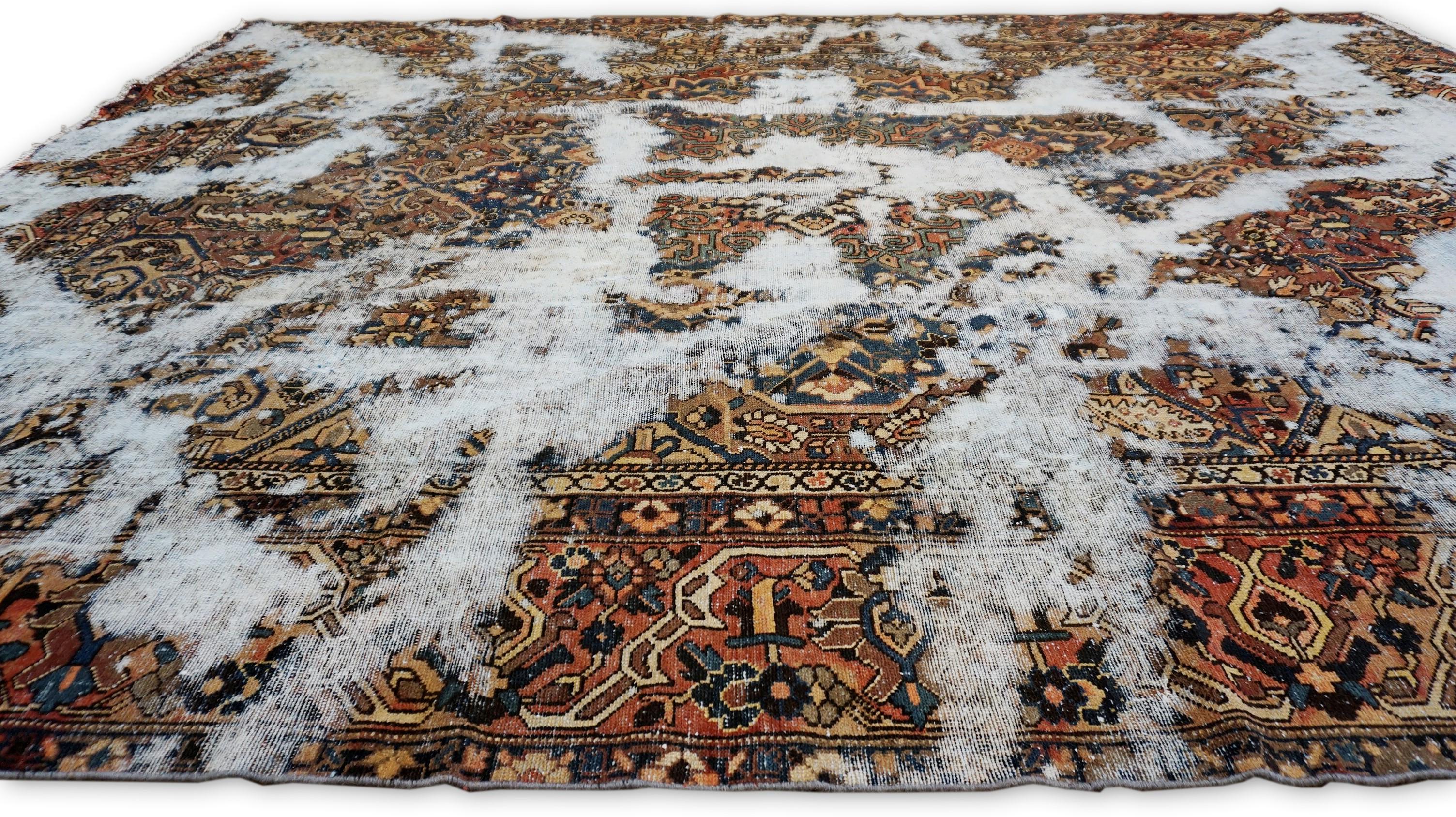 XX secolo Vintage Art Tappeto in Lana Marrone e Rosso Distressed 10'11''x14'6'' in vendita