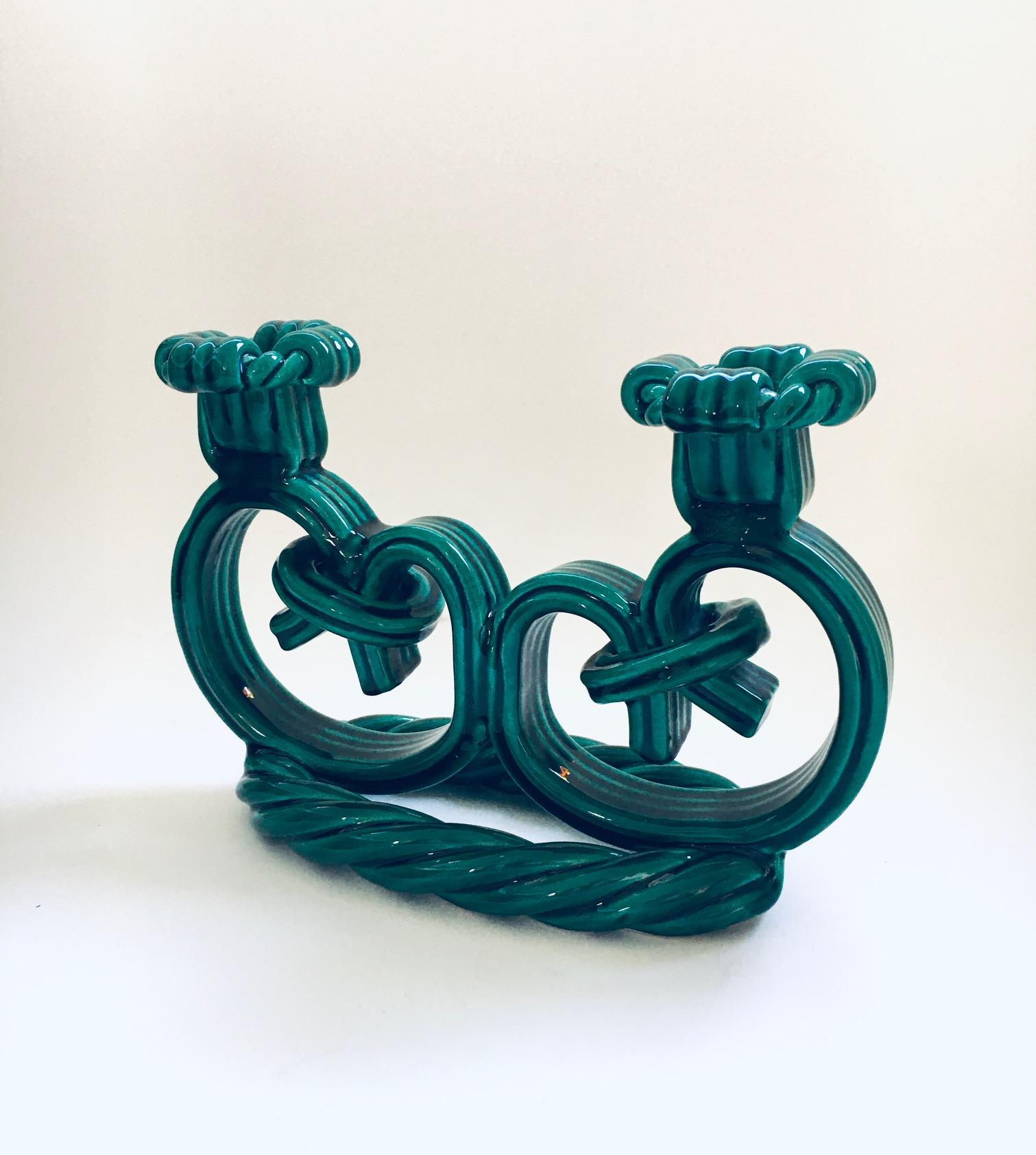 Portacandele d'epoca in ceramica d'arte verde intrecciata di Vallauris, Francia, anni '50 In condizioni buone in vendita a Oud-Turnhout, VAN
