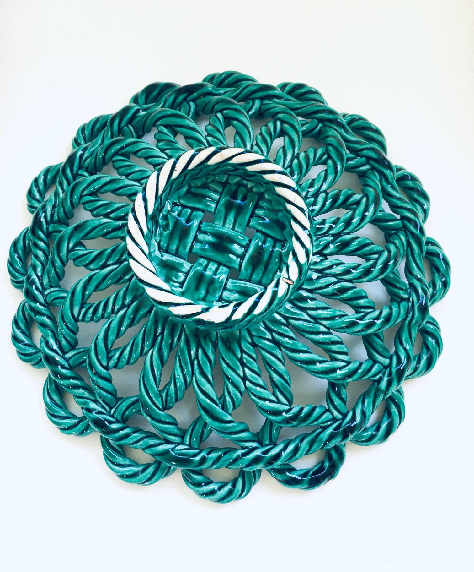The Artful Green, cestino intrecciato in ceramica d'epoca di Vallauris, Francia, anni '50 in vendita 2