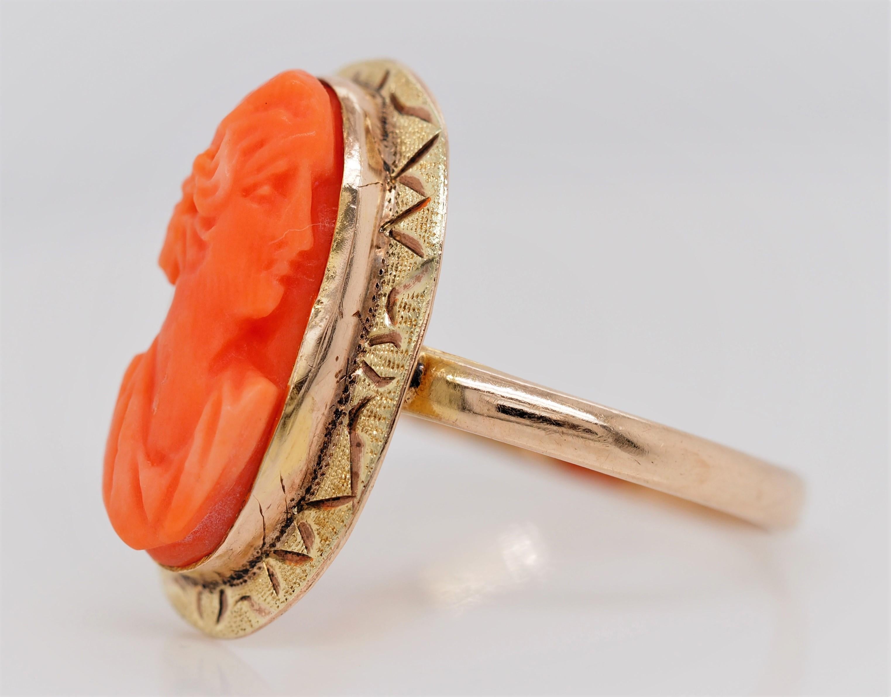 Vintage Art Deco 10 Karat Yellow Gold Carved Shell Cameo Ring For Sale 2