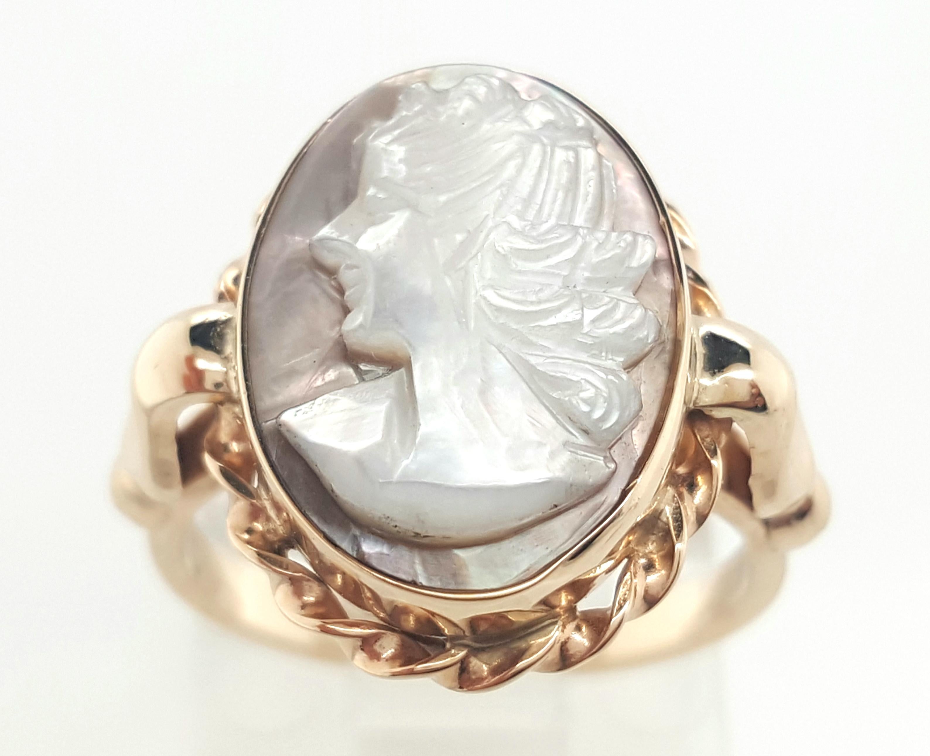 Vintage Art Deco 10 Karat Yellow Gold Carved Shell Cameo Woman Ring 4