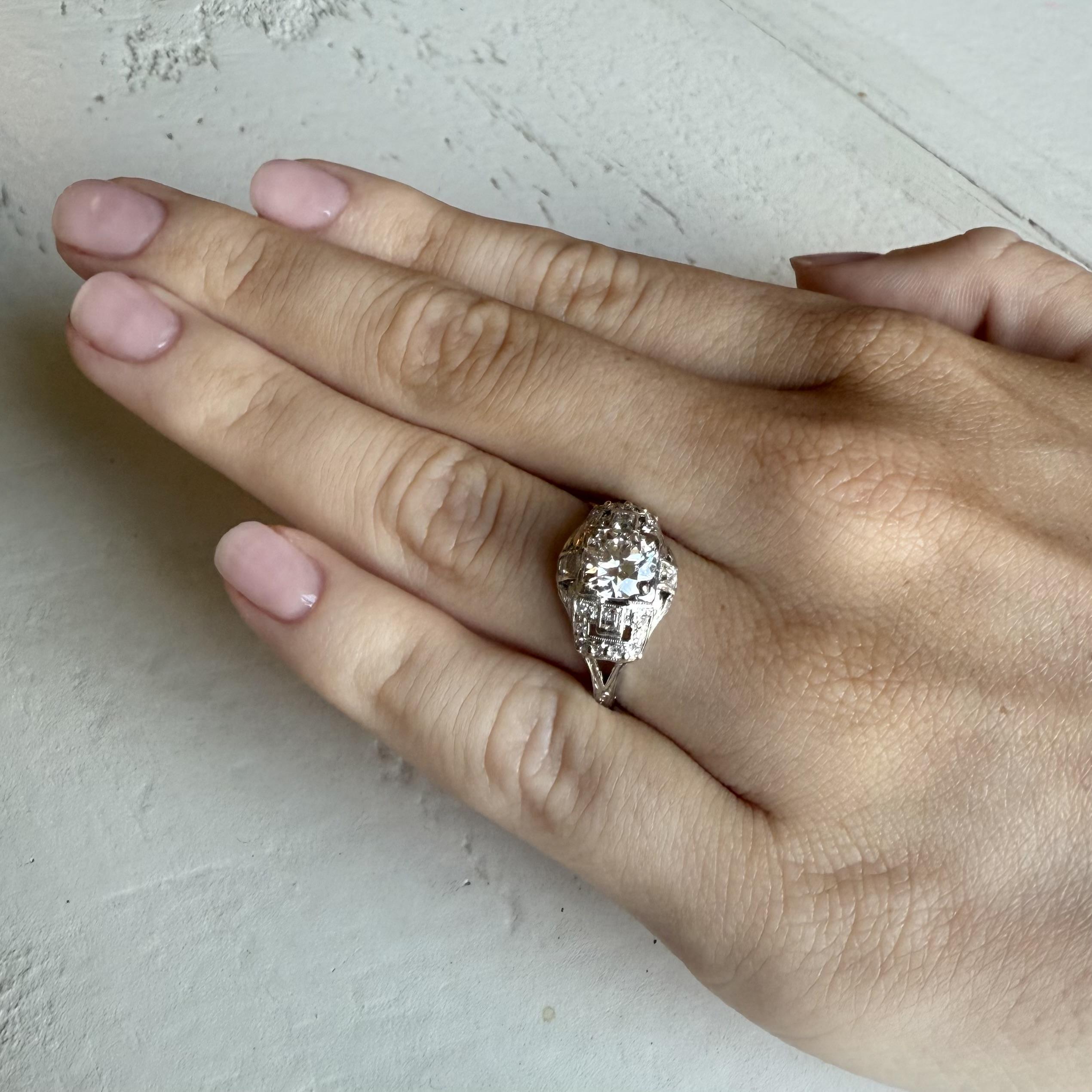 Vintage Art Deco 1.15 Carat Old European Cut Diamond Platinum Engagement Ring In Good Condition For Sale In Montgomery, AL