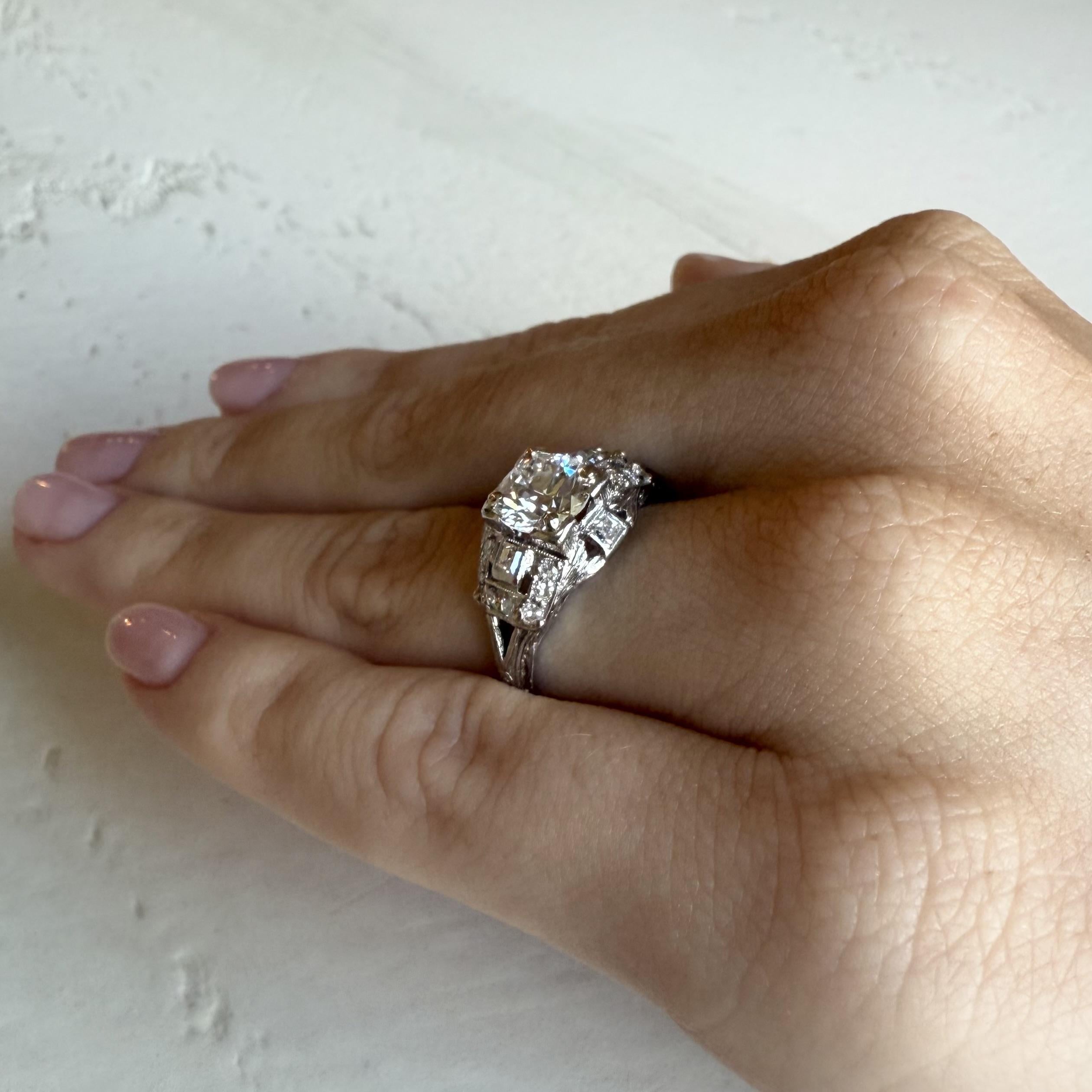 Women's Vintage Art Deco 1.15 Carat Old European Cut Diamond Platinum Engagement Ring For Sale