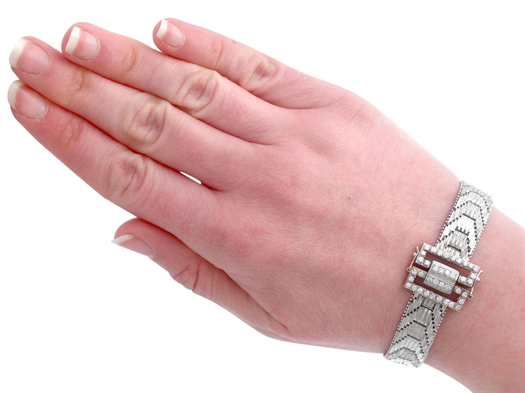 Bracelet Vintage Art of Vintage 1.20 Carat Diamond and 18k White Gold Circa 1940 en vente 4