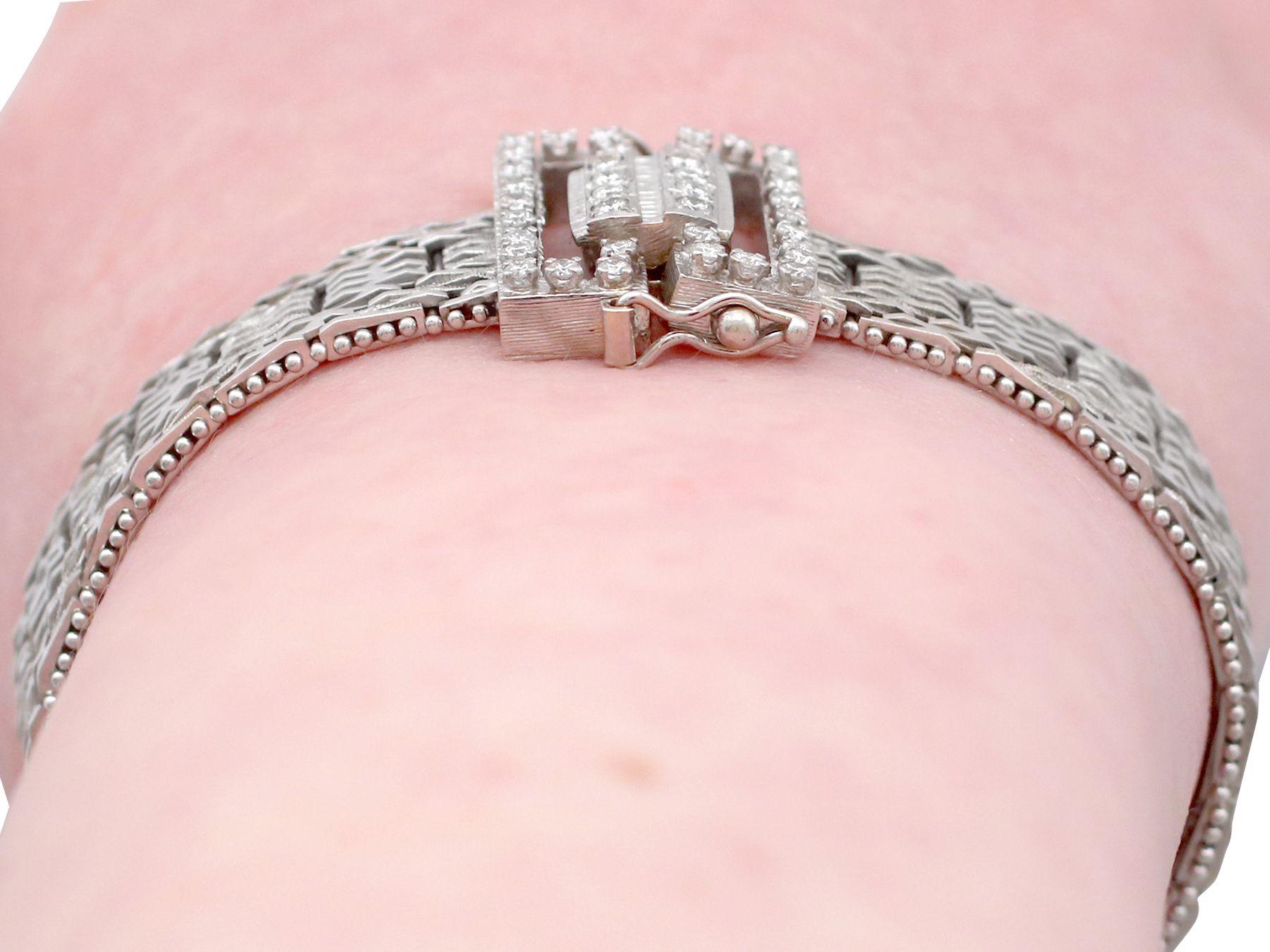 Bracelet Vintage Art of Vintage 1.20 Carat Diamond and 18k White Gold Circa 1940 en vente 6